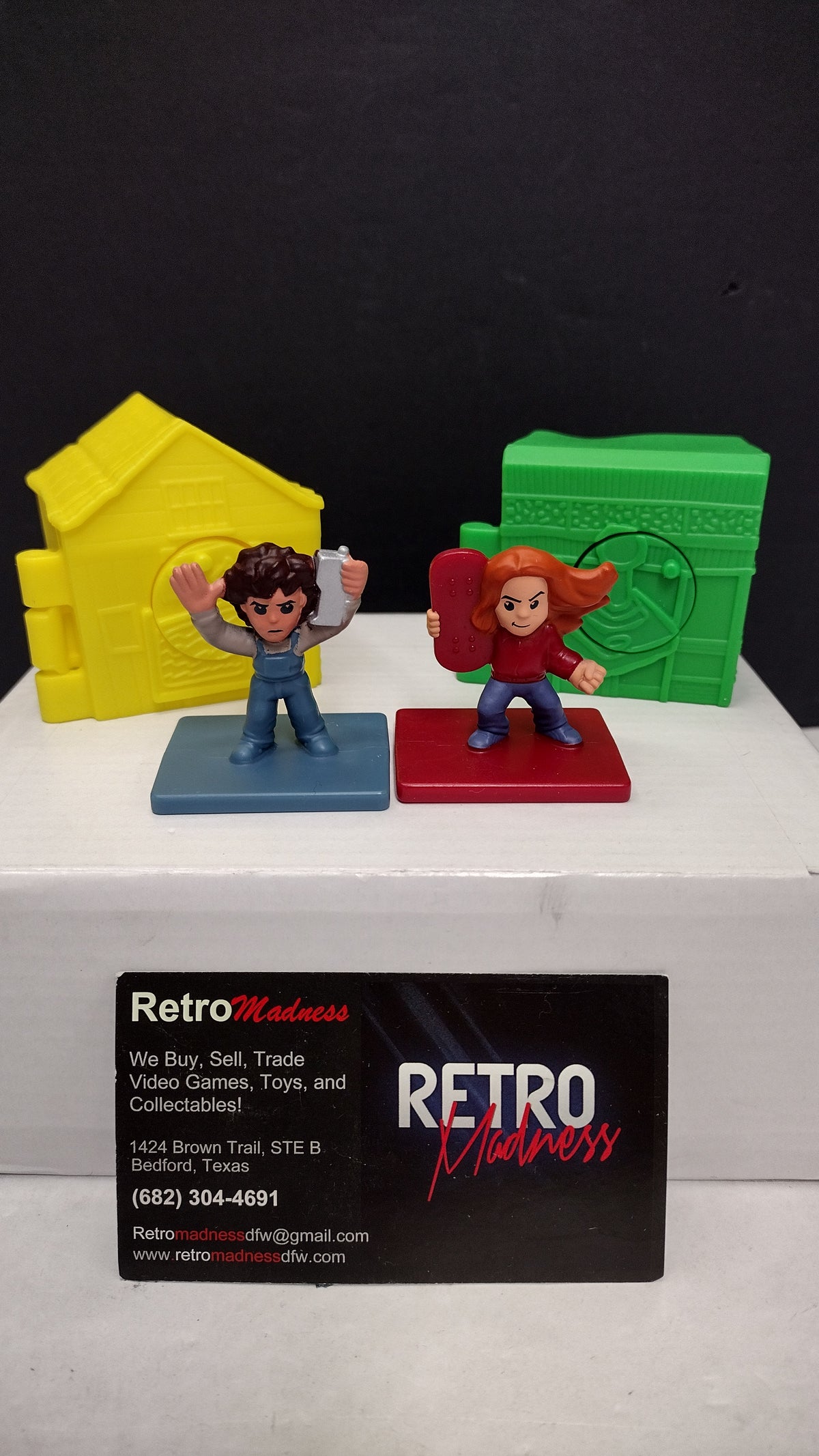 McDonalds Stranger Things Tales of 85 Eleven & Max Figures Cabin & Box