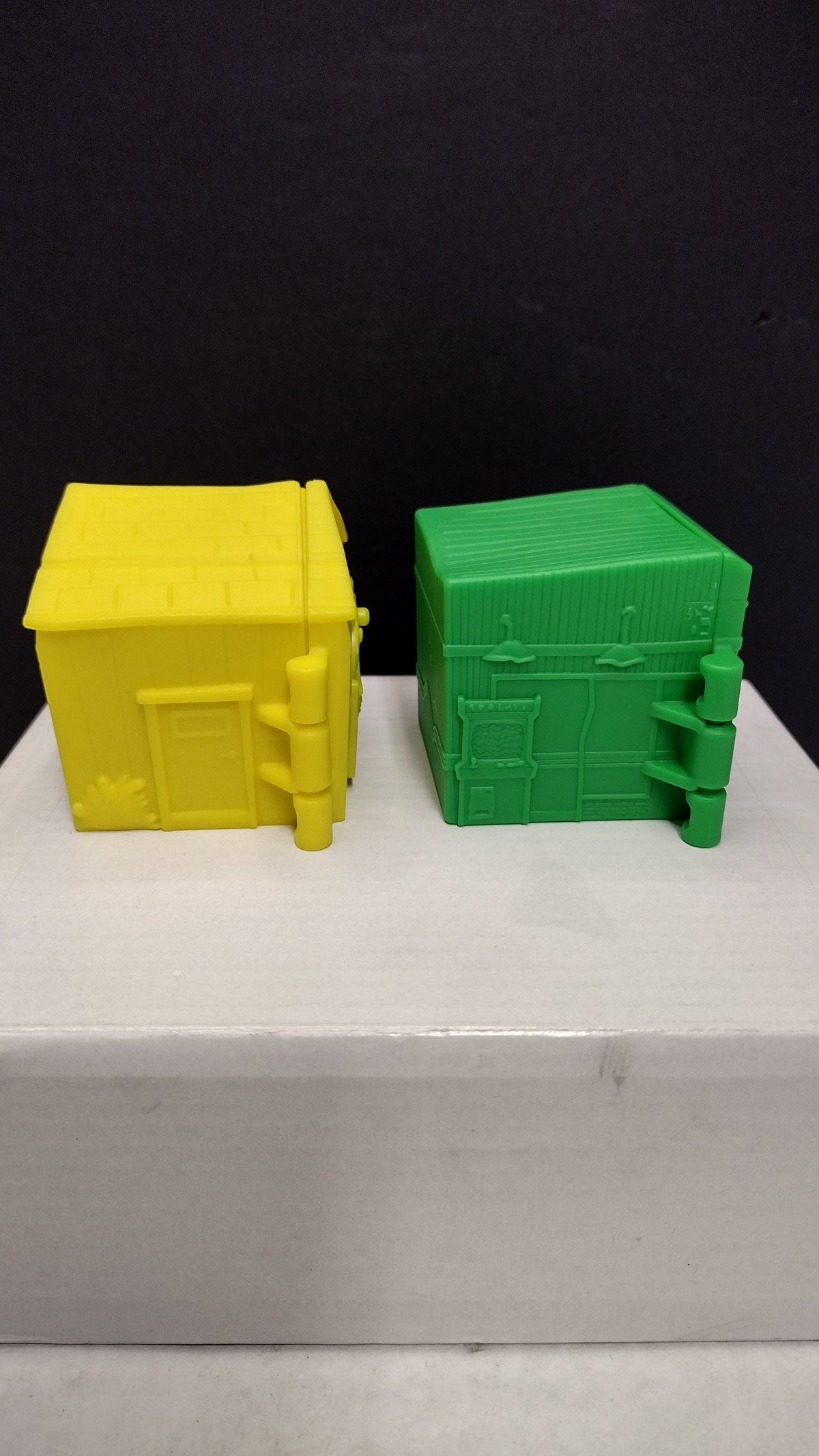 McDonalds Stranger Things Tales of 85 Eleven & Max Figures Cabin & Box