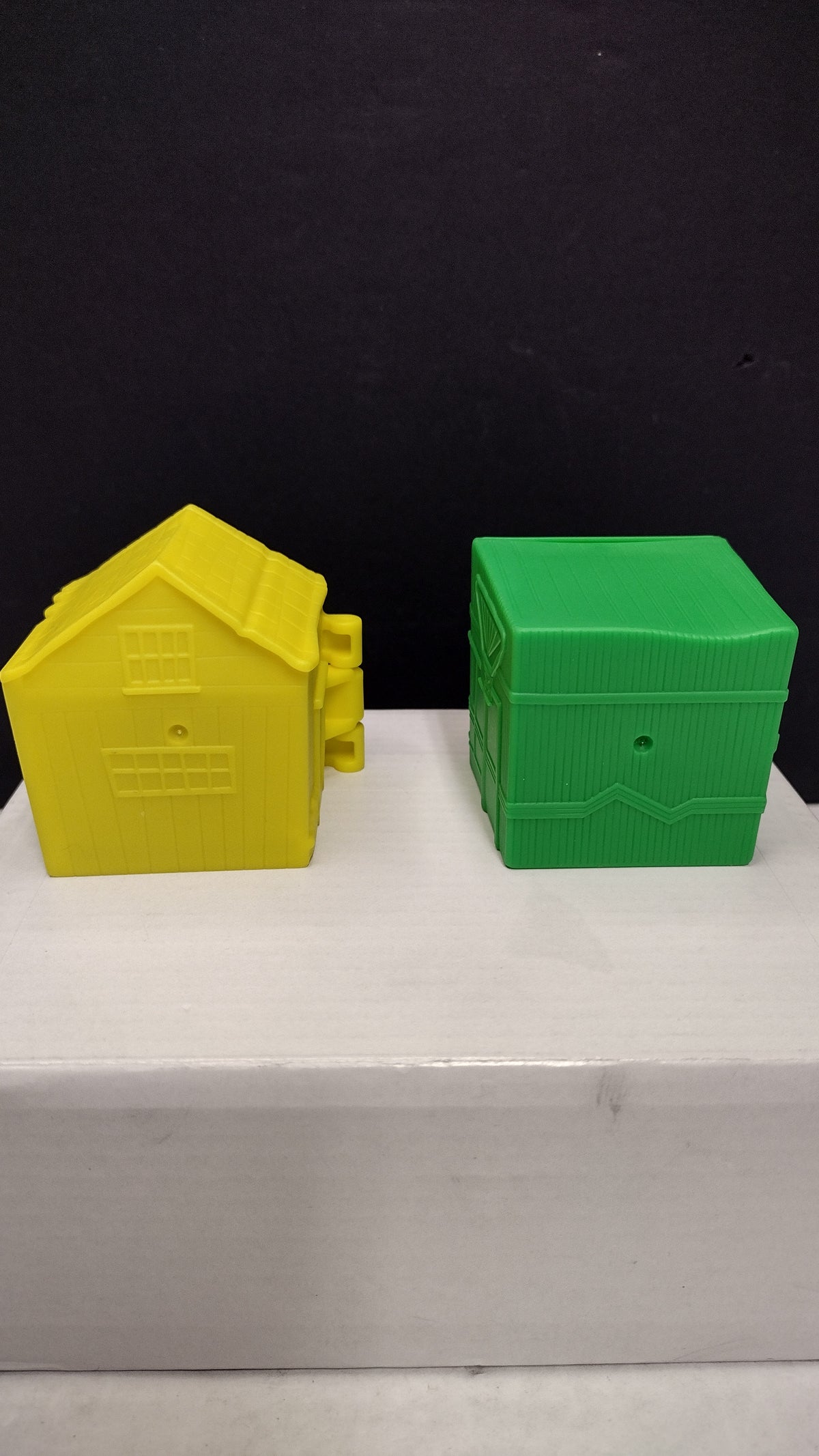 McDonalds Stranger Things Tales of 85 Eleven & Max Figures Cabin & Box