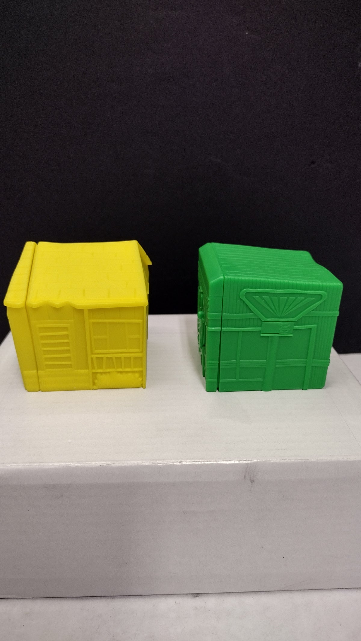 McDonalds Stranger Things Tales of 85 Eleven & Max Figures Cabin & Box