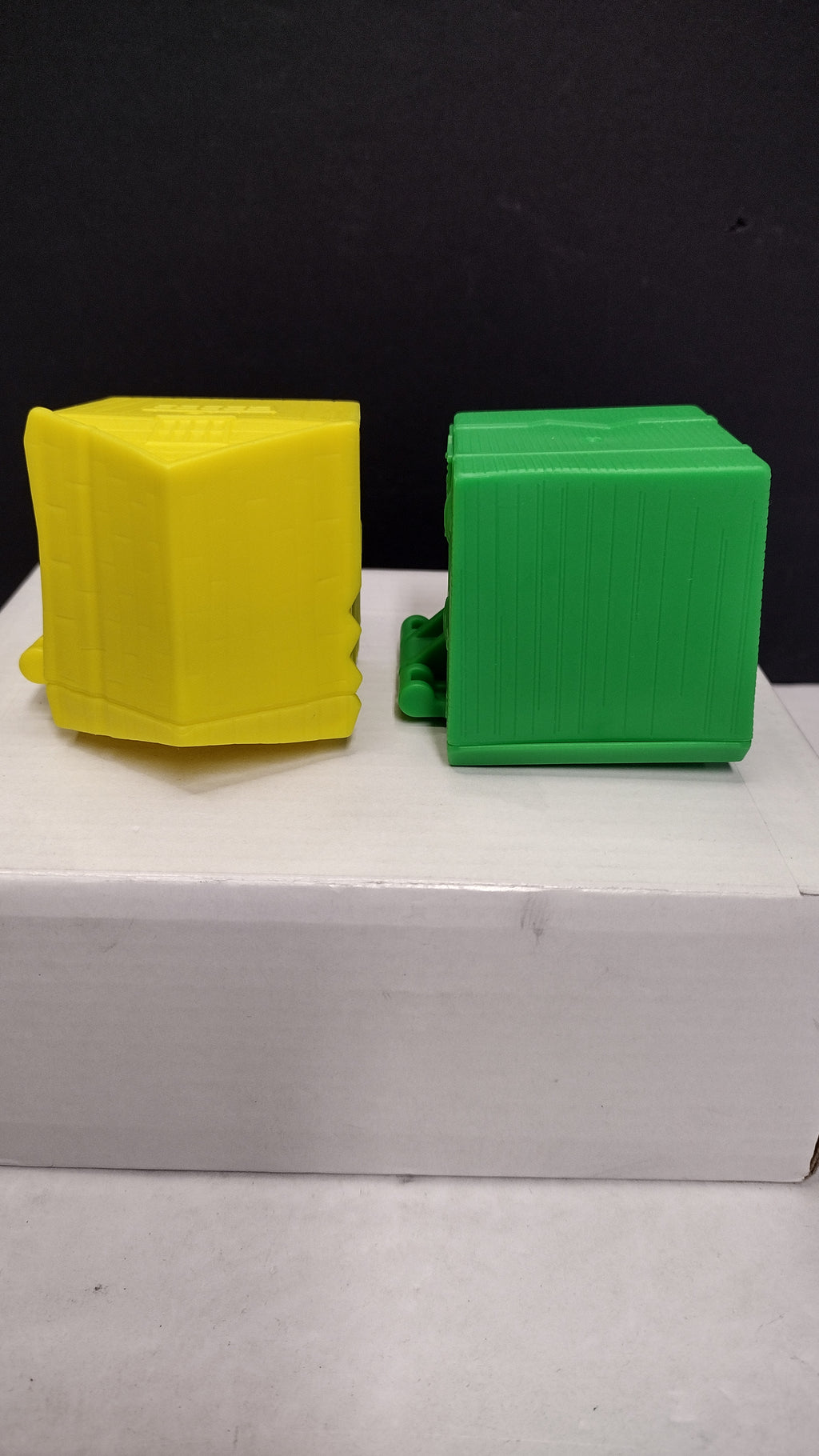 McDonalds Stranger Things Tales of 85 Eleven & Max Figures Cabin & Box