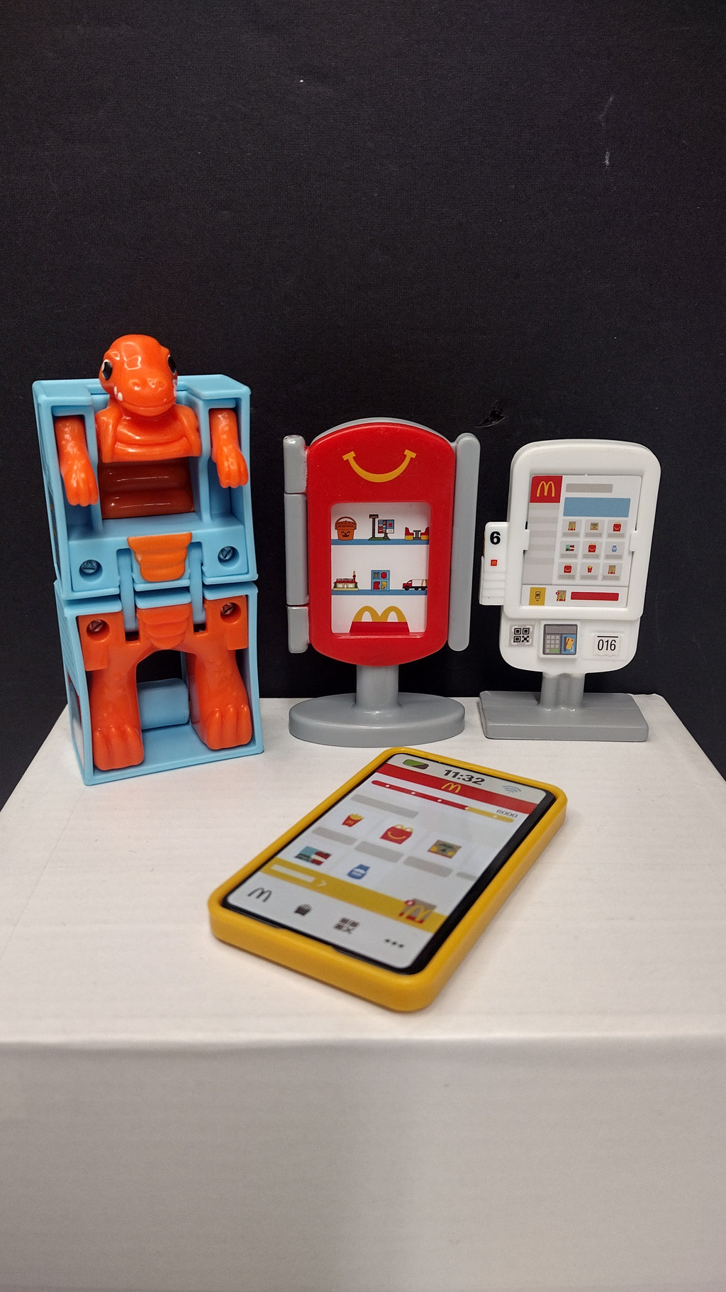 4 Piece McDonalds Happy Meal Toys Lot- Torrus- Kiosk- Phone- Display