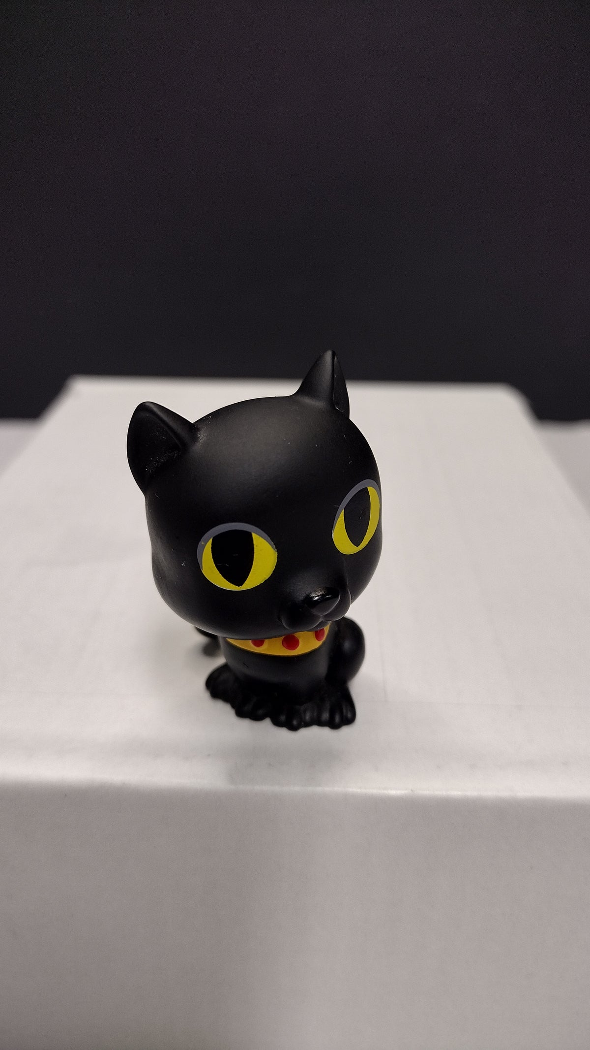 Funko DC Super Heroes Pets Series 3 Mystery Minis- Isis (Catwoman's Cat)