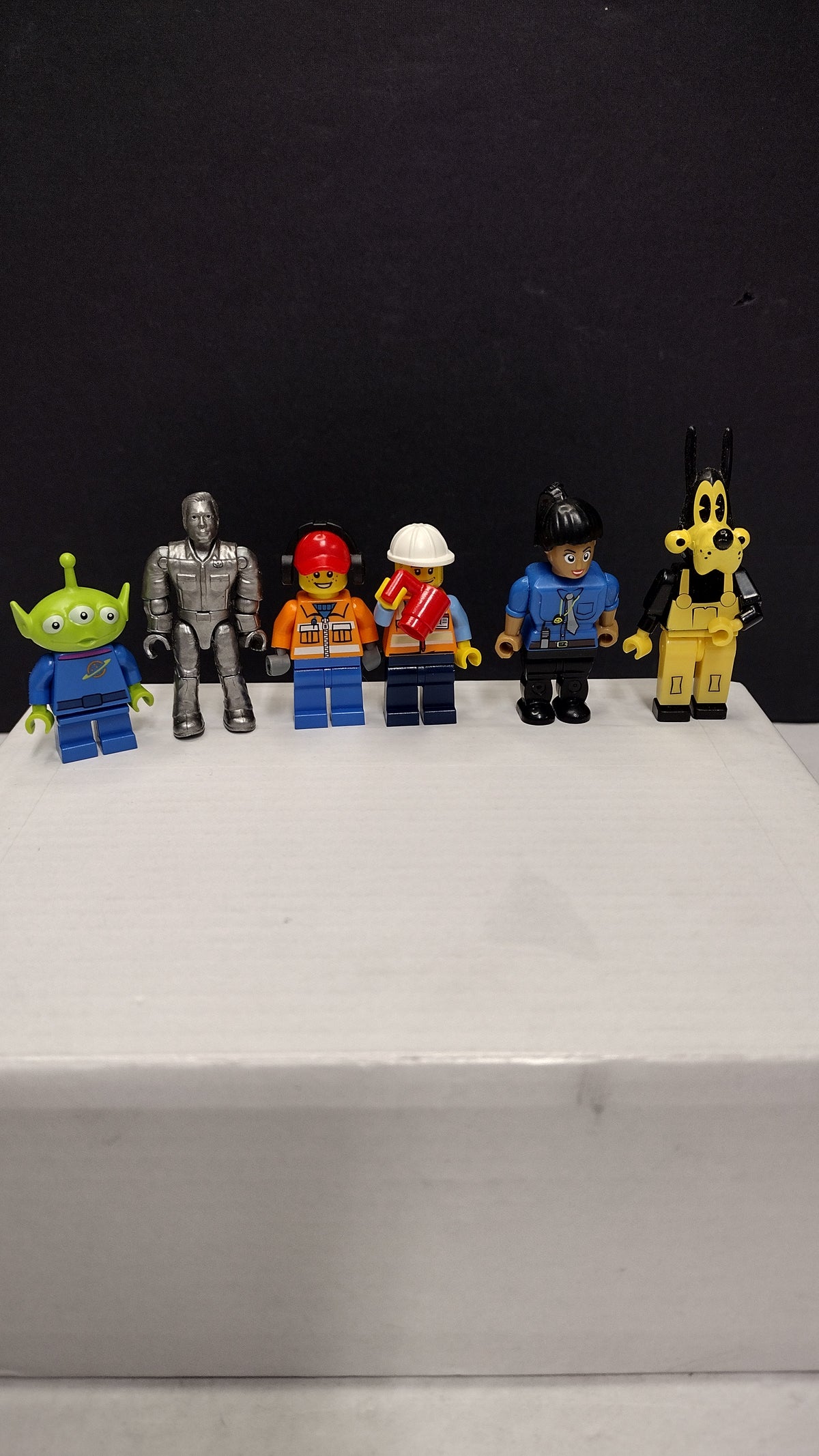 Assorted Building Block Figures Lot 5 LEGO Style Minifigures 1 Mega Construx