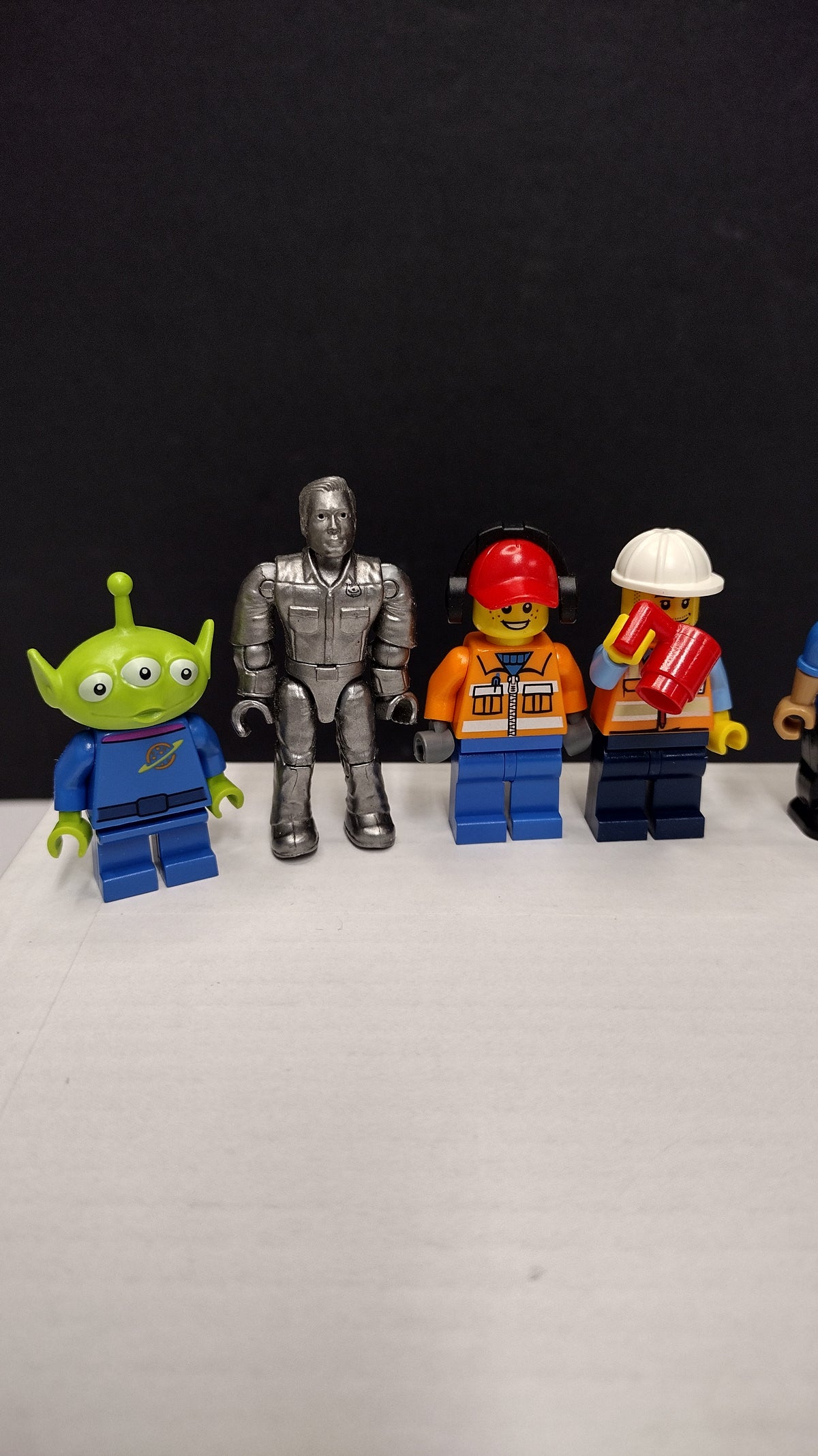 Assorted Building Block Figures Lot 5 LEGO Style Minifigures 1 Mega Construx