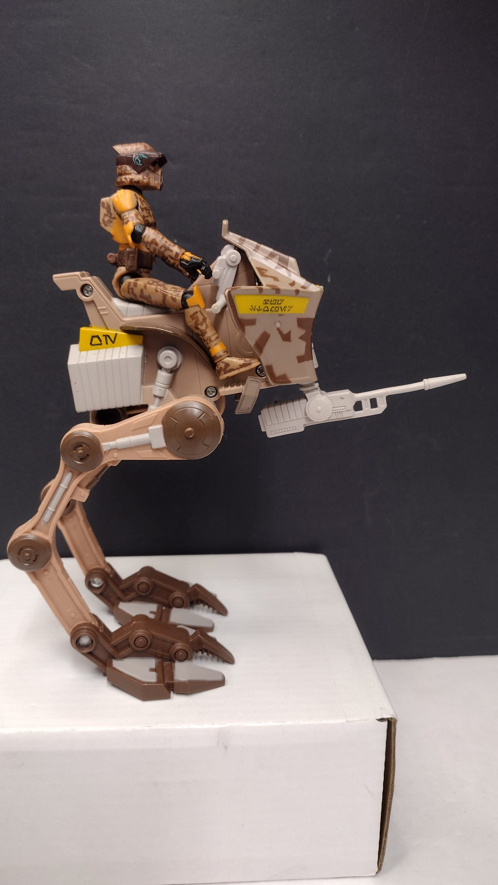 Star Wars Clone Wars AT-RT Walker Vehicle with ARF Trooper Boil
