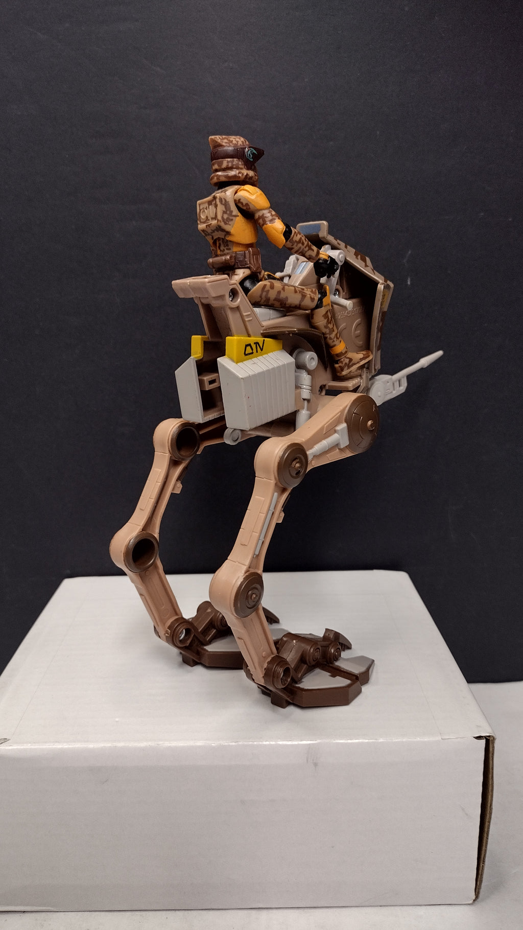 Star Wars Clone Wars AT-RT Walker Vehicle with ARF Trooper Boil