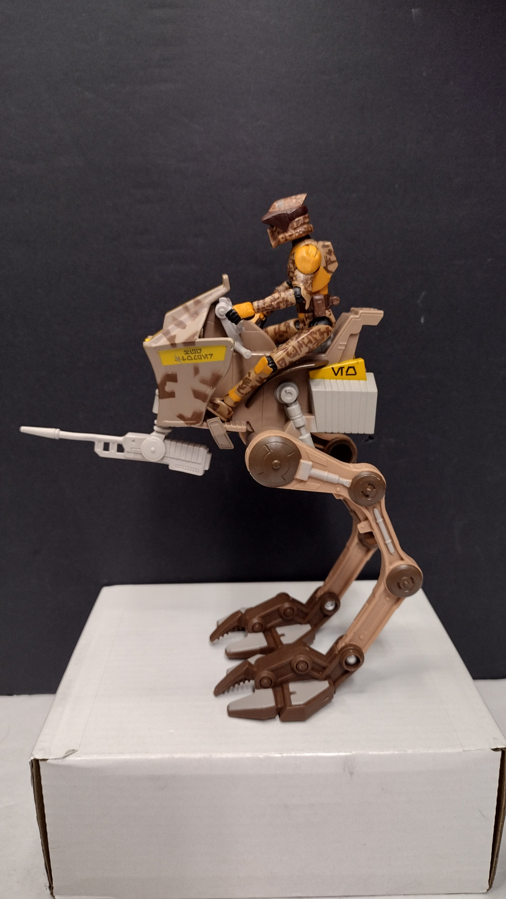 Star Wars Clone Wars AT-RT Walker Vehicle with ARF Trooper Boil