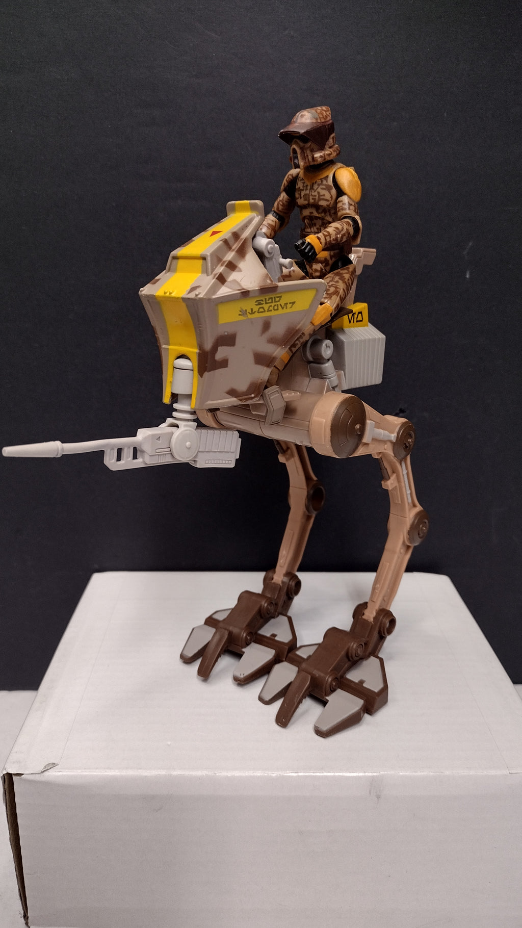Star Wars Clone Wars AT-RT Walker Vehicle with ARF Trooper Boil