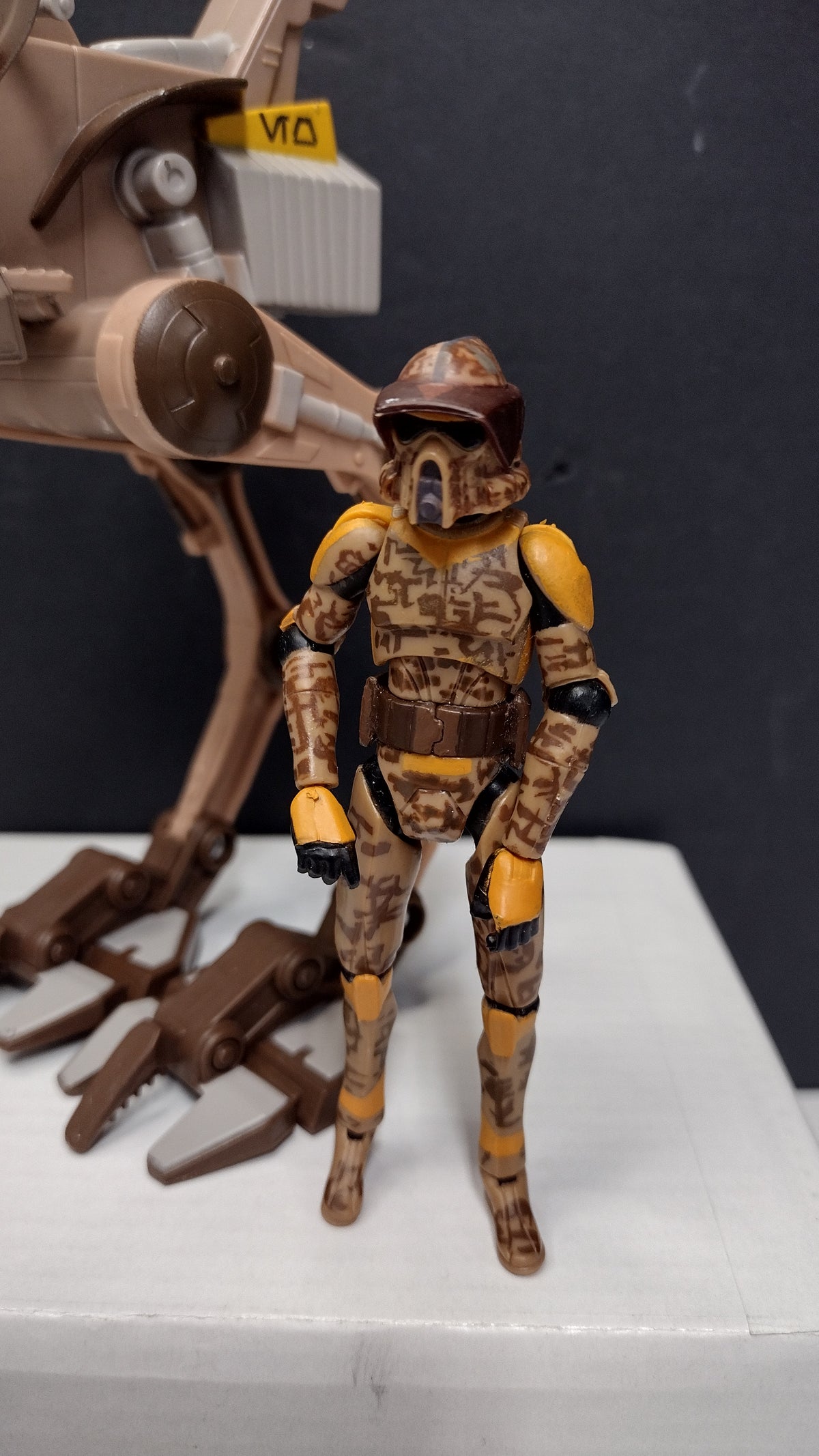 Star Wars Clone Wars AT-RT Walker Vehicle with ARF Trooper Boil