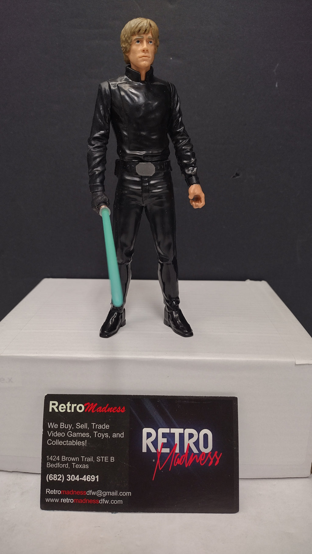 Hasbro Star Wars 5.5” Luke Skywalker Action Figure V-3625A W/ LIGHTSABER