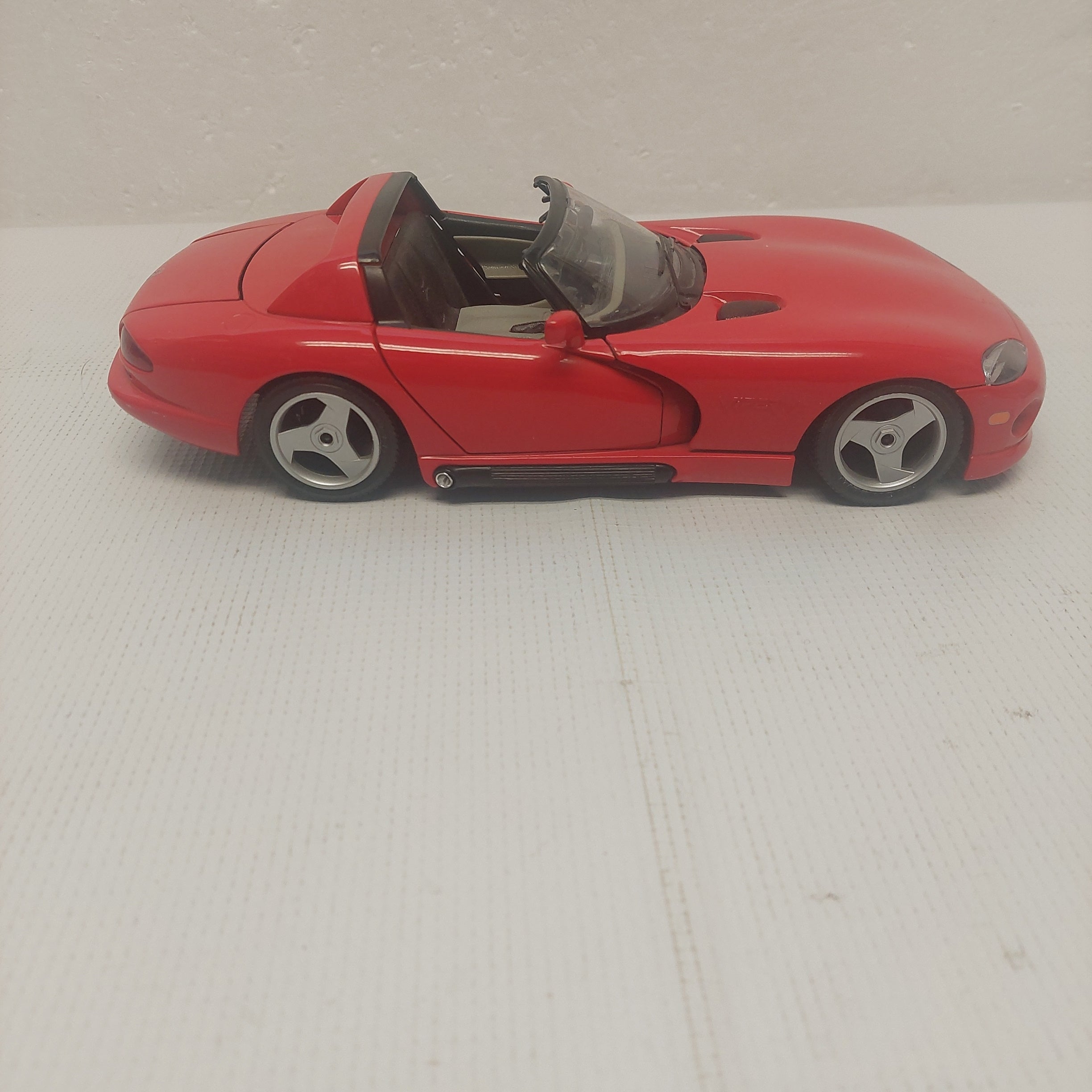 Burago 1992 Dodge Viper RT/10