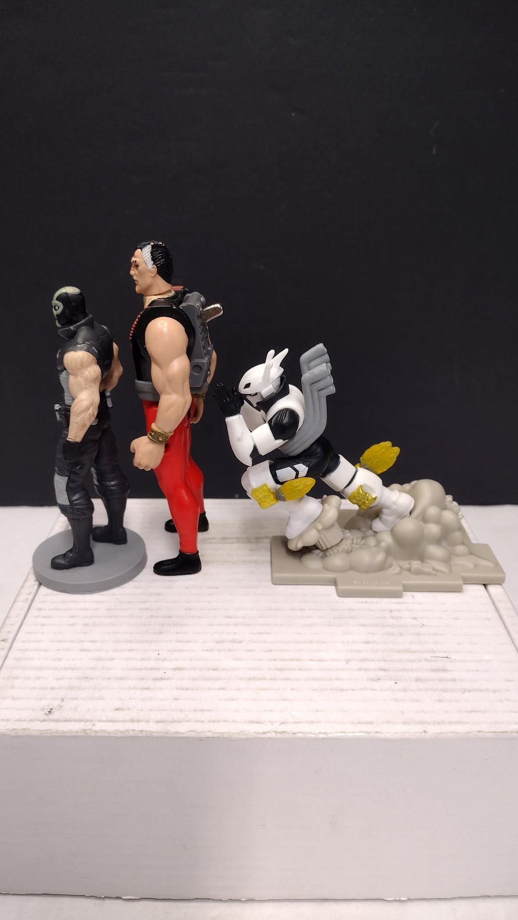 Lot of 3 Vintage Figures Marvel Crossbones- Robocop Headhunter- Tenya Iida