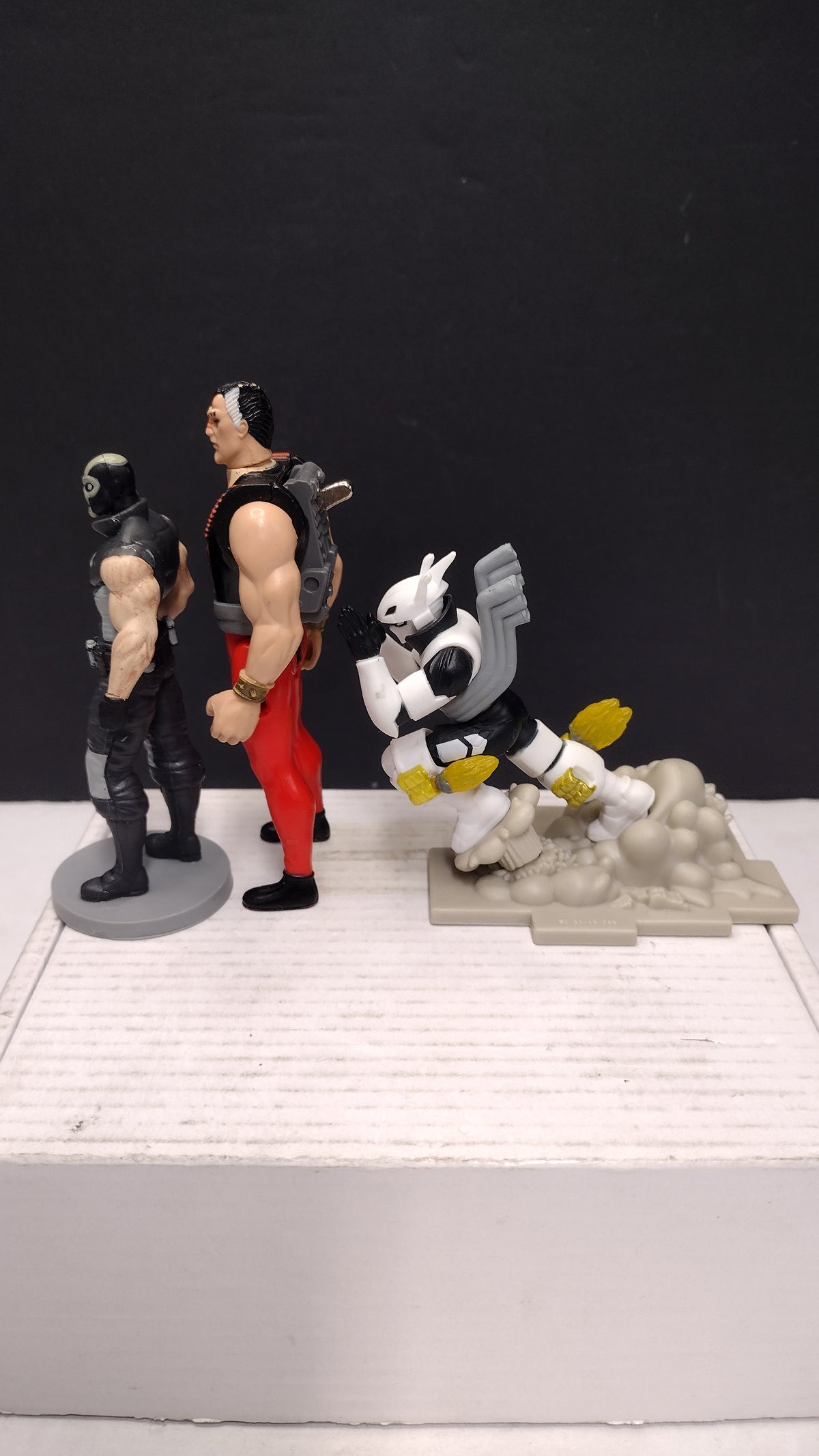 Lot of 3 Vintage Figures Marvel Crossbones- Robocop Headhunter- Tenya Iida