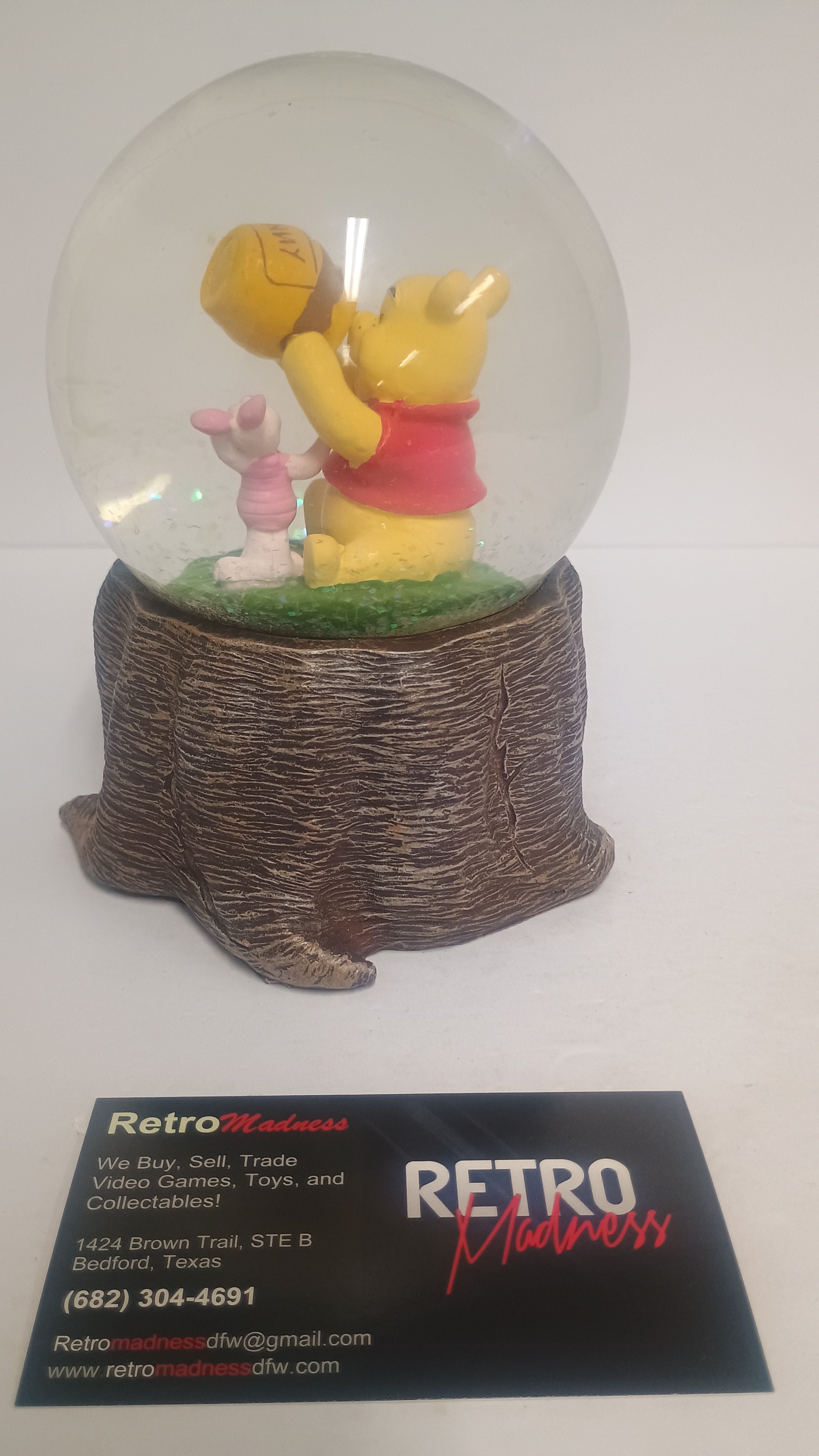 Disney Winnie the Pooh and Piglet Snow Globe