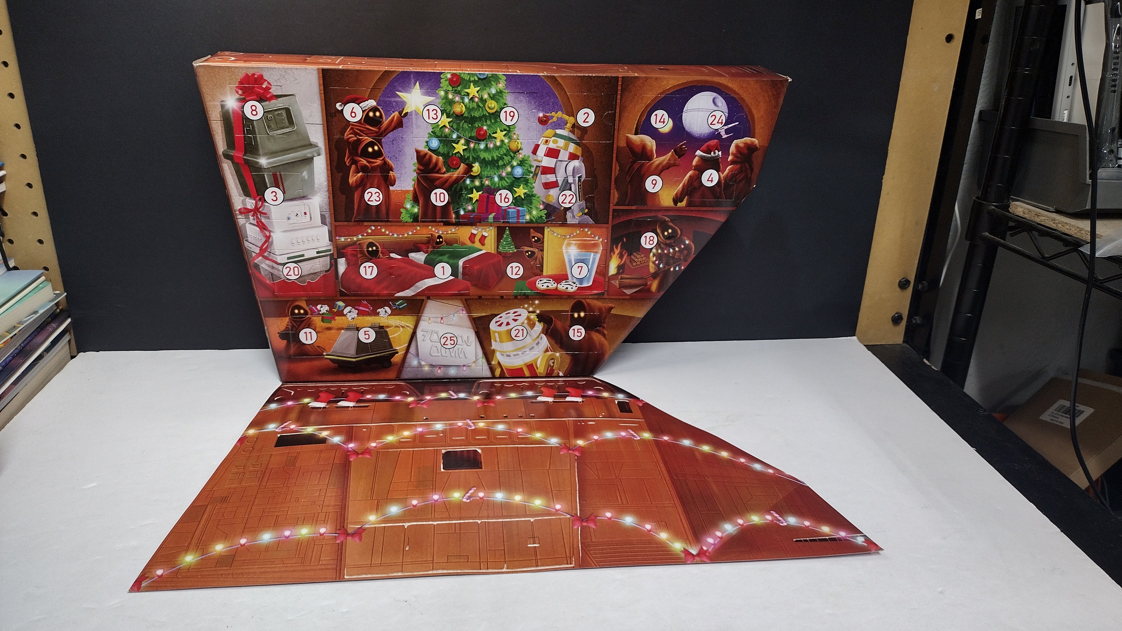 2022 Disney Parks Star Wars Droid Factory Holiday Advent Calendar NIB (Box Damage)