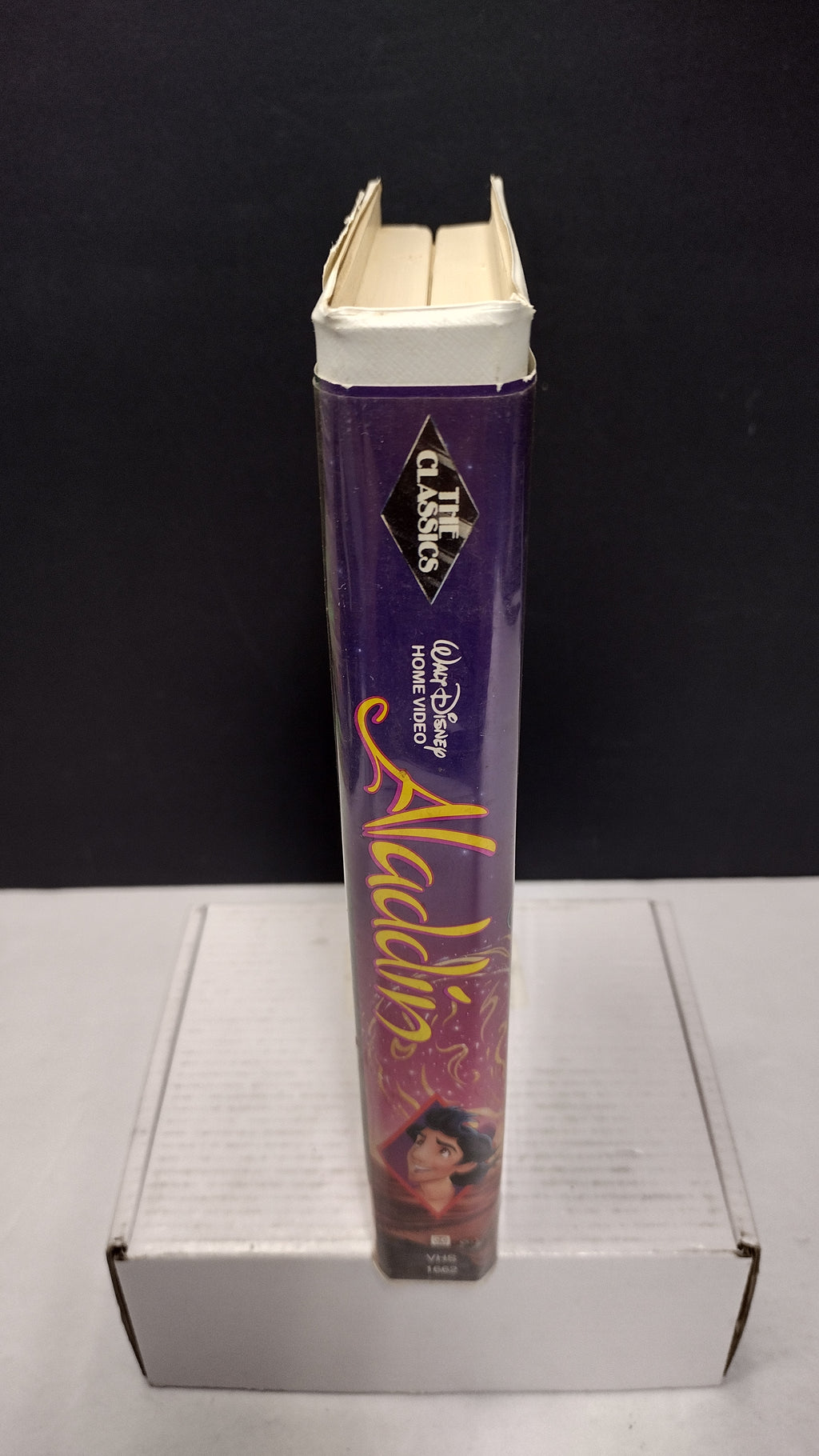 Vintage 1993 Disney Aladdin VHS Tape (Black Diamond The Classics Collection #1662 - Clamshell Case)