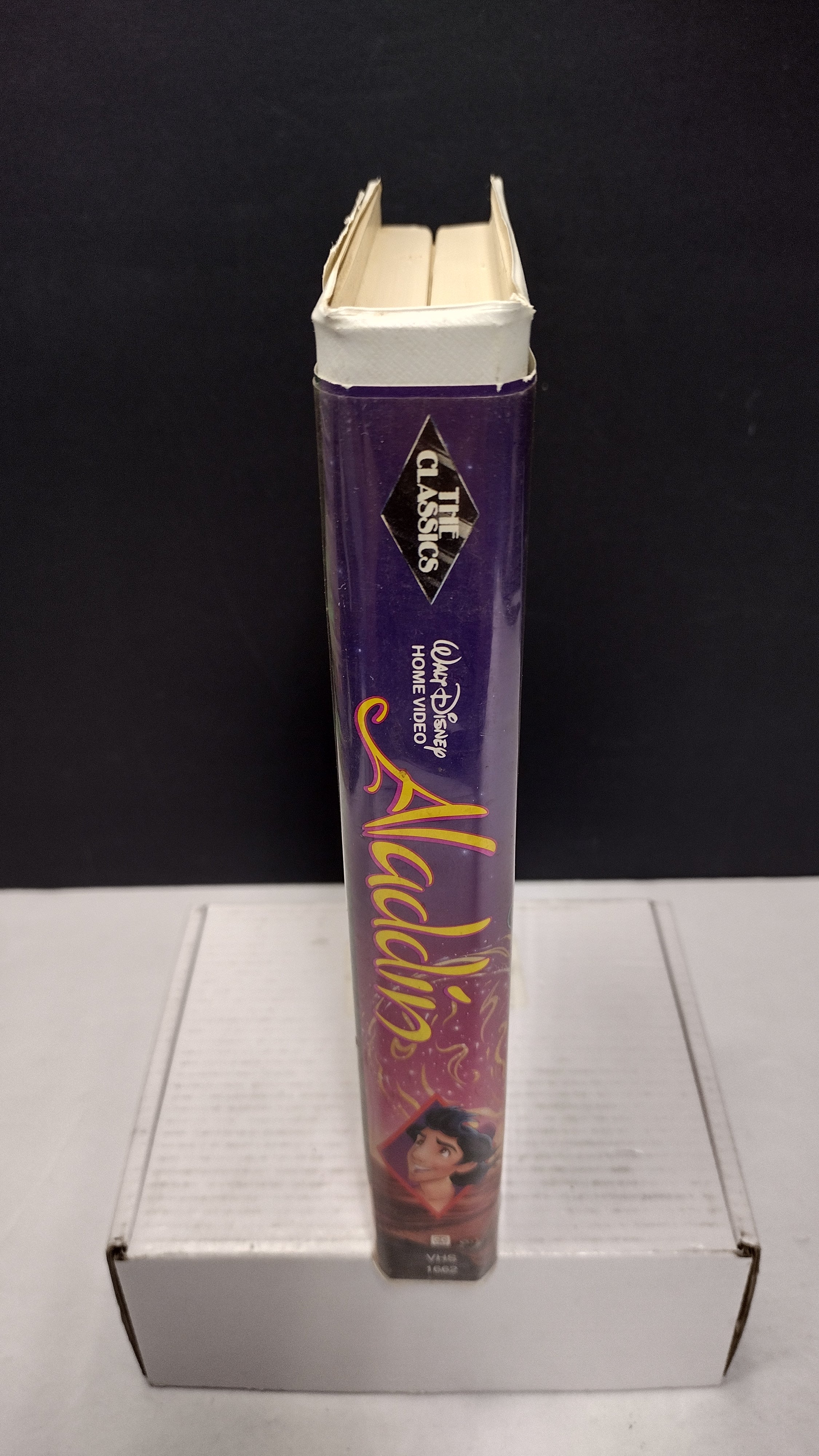 Vintage 1993 Disney Aladdin VHS Tape (Black Diamond The Classics Collection #1662 - Clamshell Case)