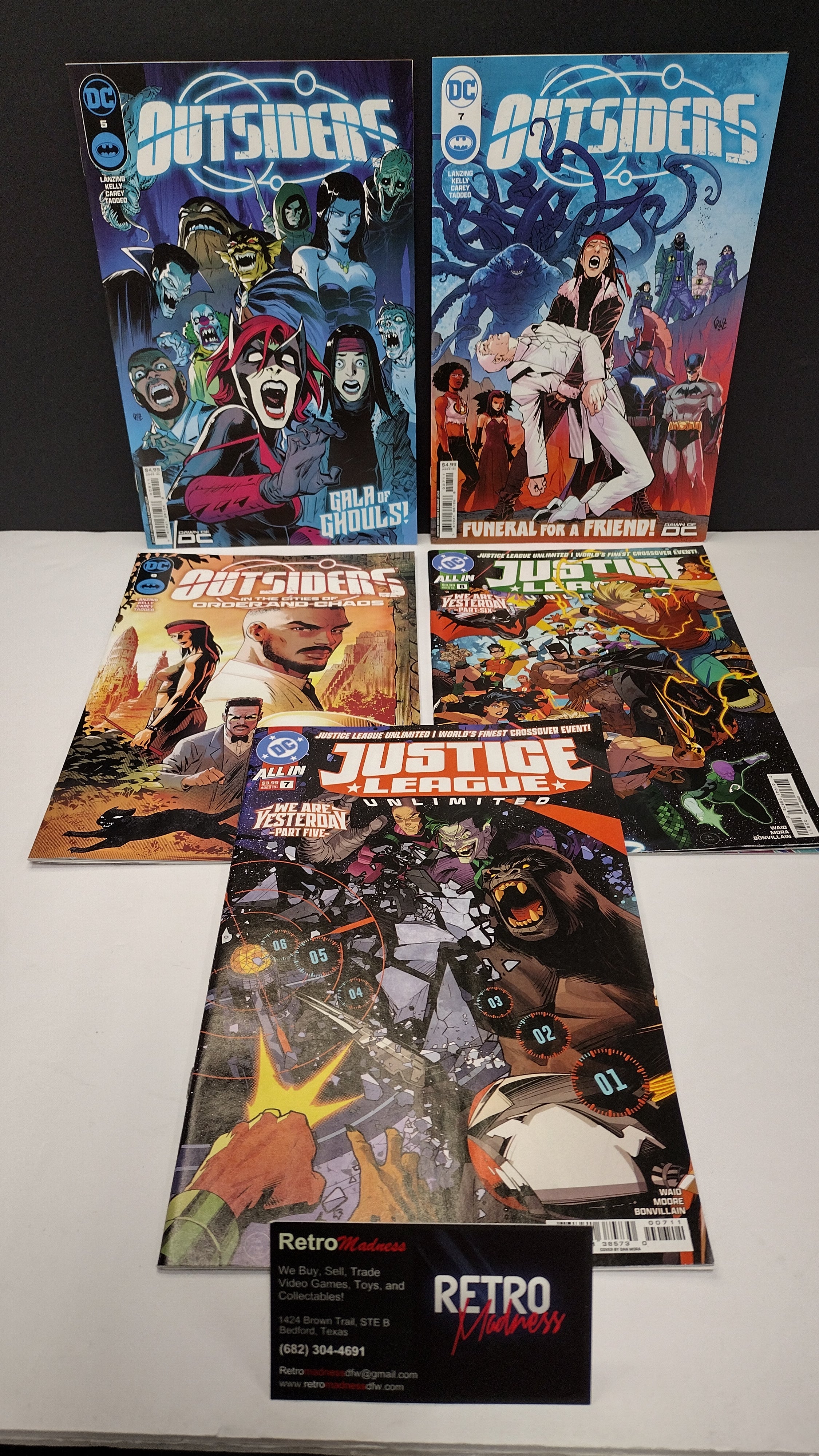 DC Comics Modern Era Lot – 5 Book Set - Lot N2 (Brand New / Unread)