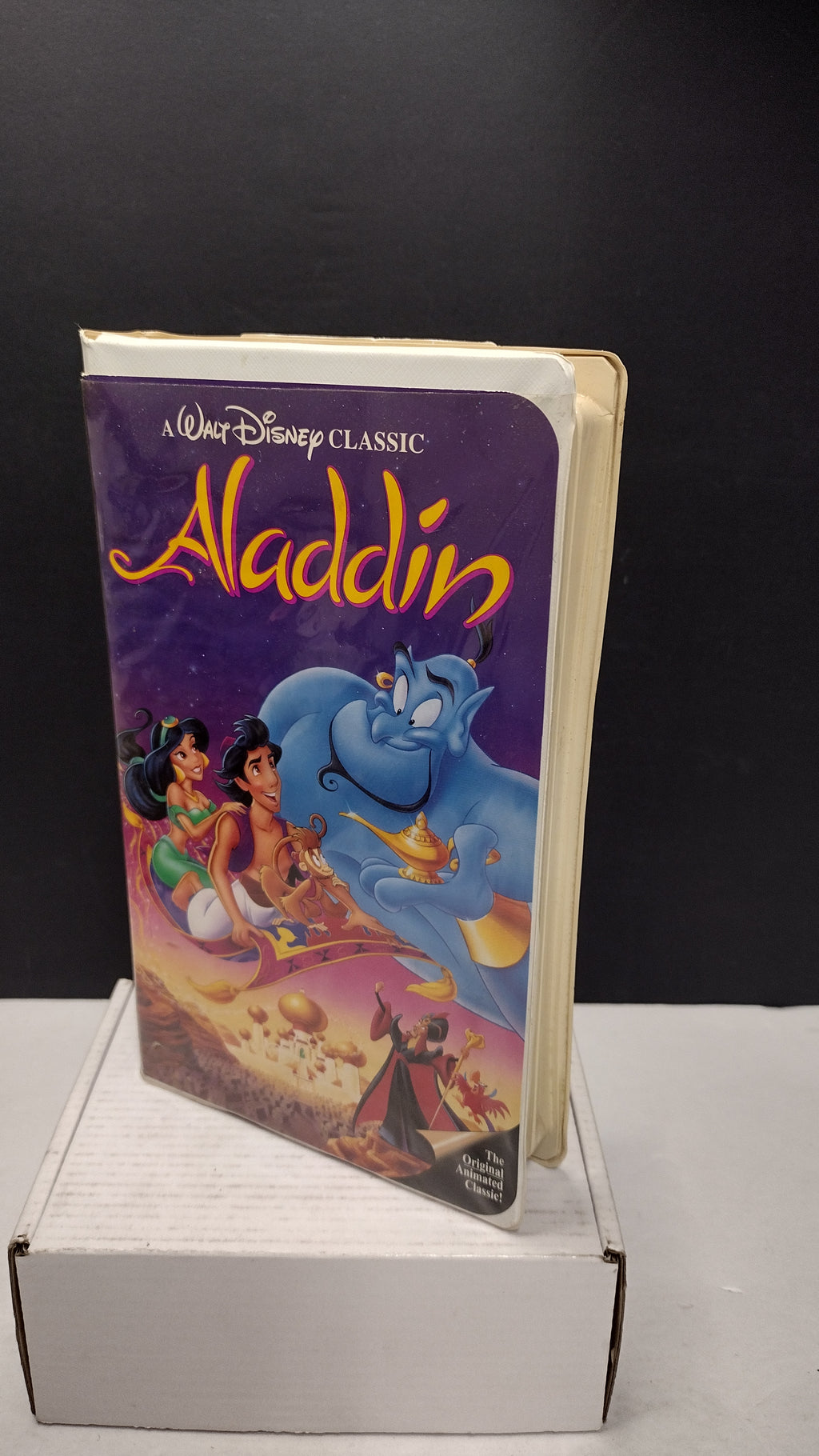 Vintage 1993 Disney Aladdin VHS Tape (Black Diamond The Classics Collection #1662 - Clamshell Case)