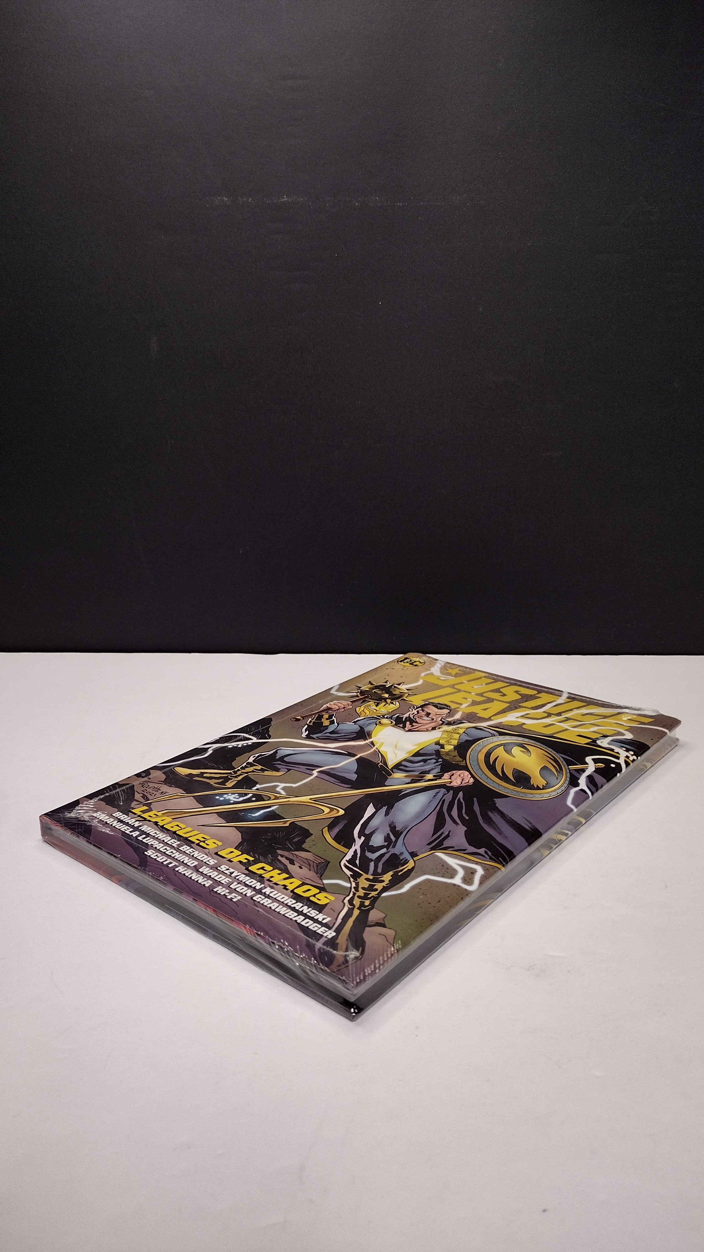 Justice League Vol. 3: Leagues of Chaos by Brian Michael Bendis – Hardcover