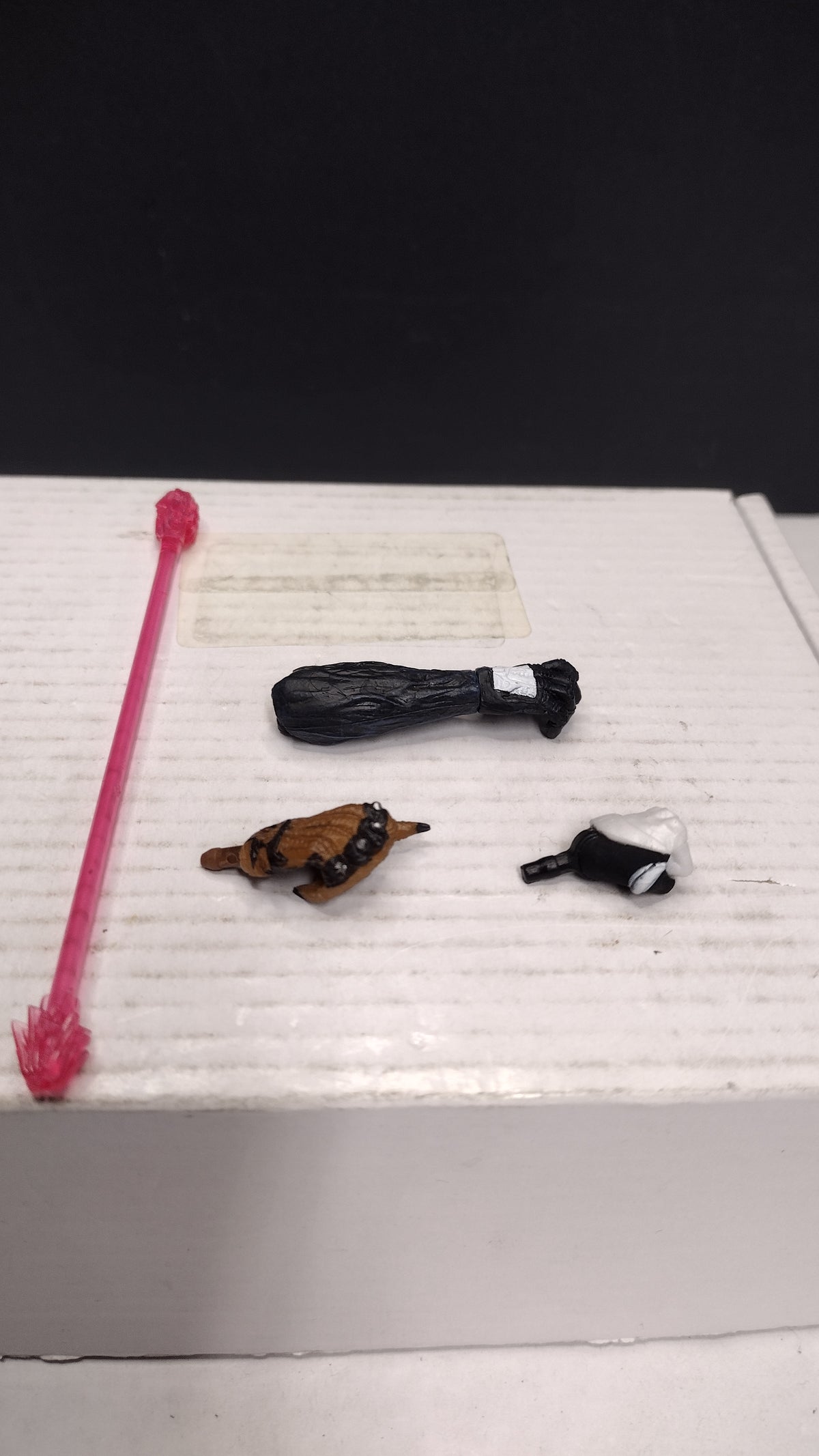 Various Action Figure Accessory 4 Pc Lot Pink Staff and 3 Figure Hands