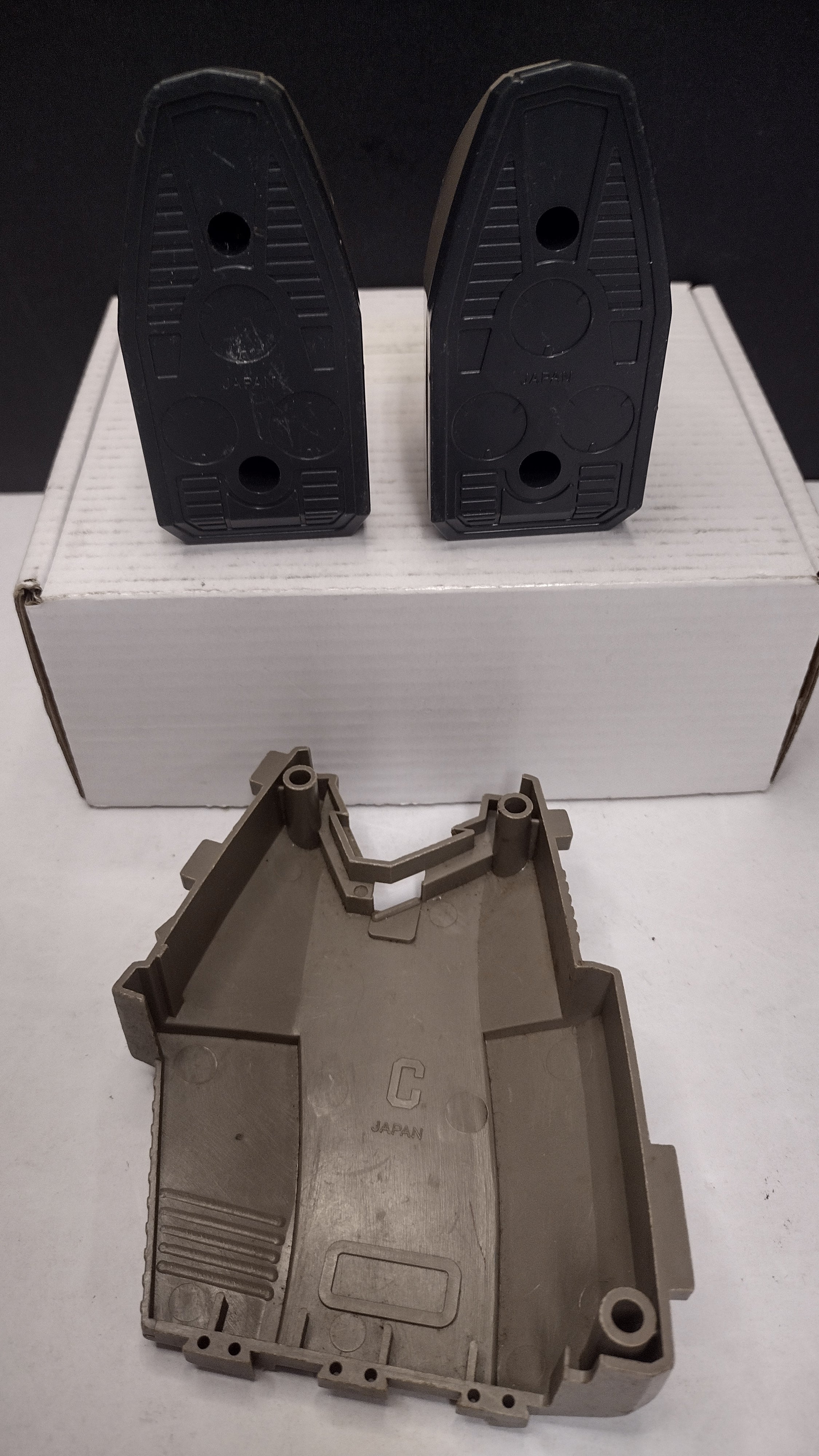 Vintage 1985 Hasbro Transformers G1 Omega Supreme Parts Lot (2 Feet & Lower Leg Section)