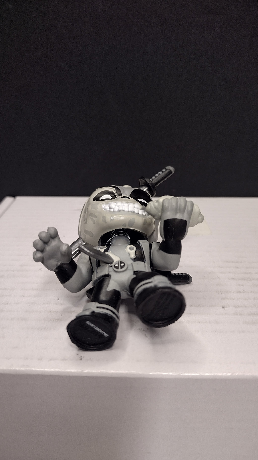 Funko Mystery Minis: Marvel Zombies – Greyscale Zombie Deadpool 2.5" Vinyl Micro Figure • Loose / Rare Variant