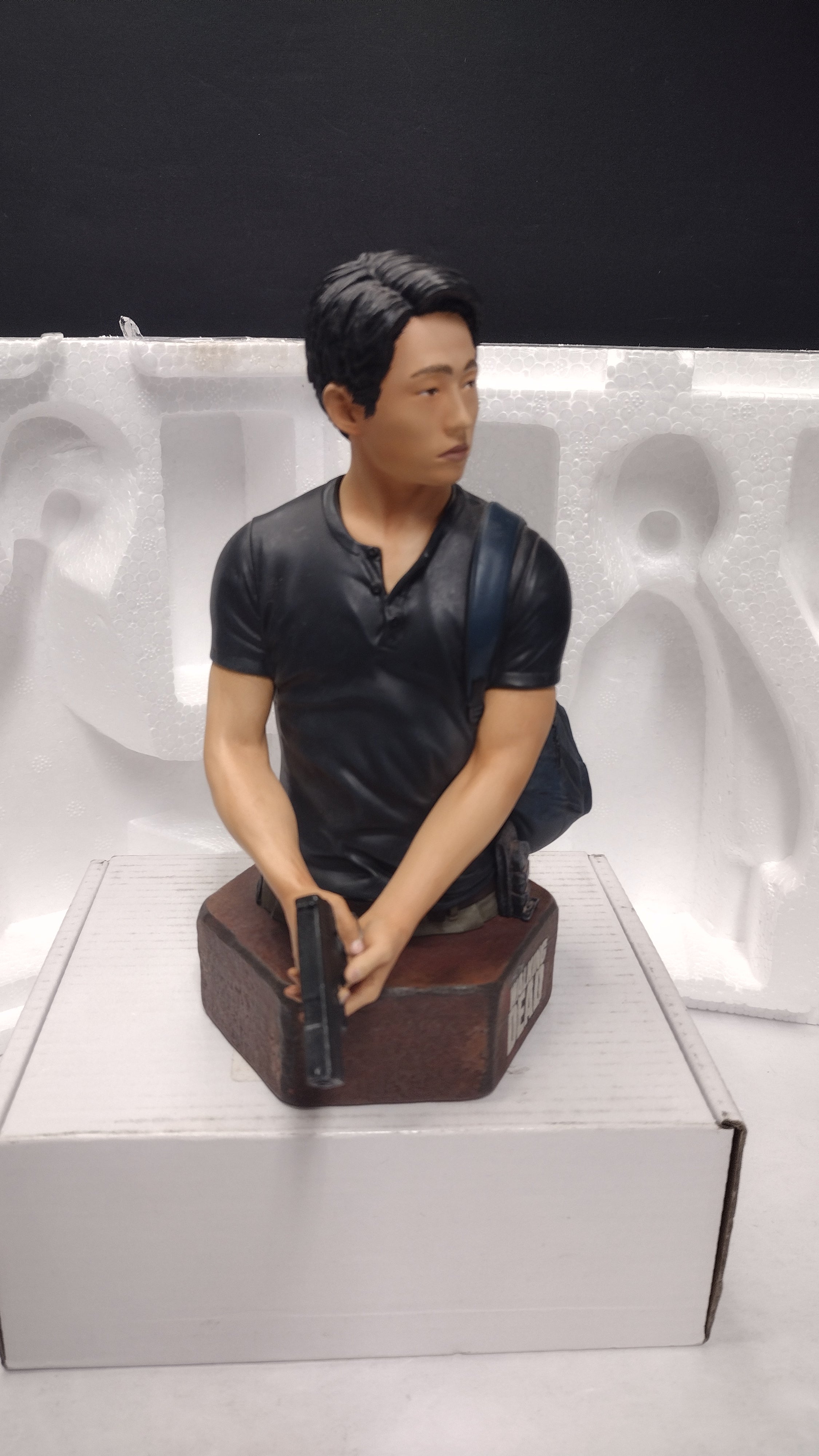 2015 Gentle Giant The Walking Dead Glenn Rhee Limited Edition Mini Bust Statue #106 (Open Box / Great Condition)