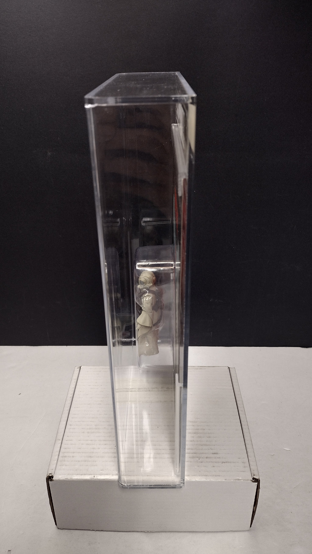 Star Wars The Vintage Collection Celebration V Exclusive 4-LOM 3.75" Action Figure – AFA 9.0 Uncirculated (Mint In Packaged)