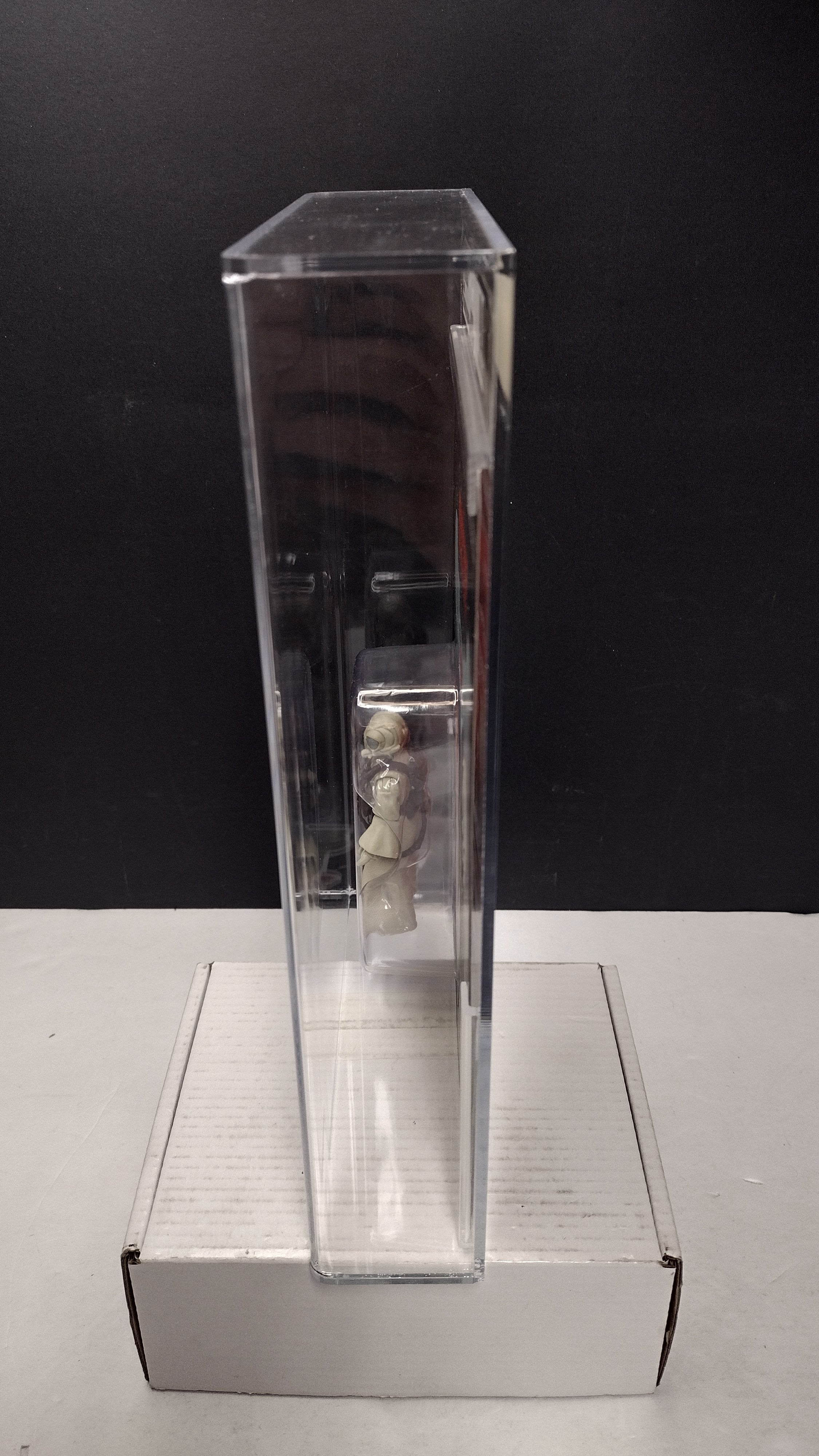 Star Wars The Vintage Collection Celebration V Exclusive 4-LOM 3.75" Action Figure – AFA 9.0 Uncirculated (Mint In Packaged)