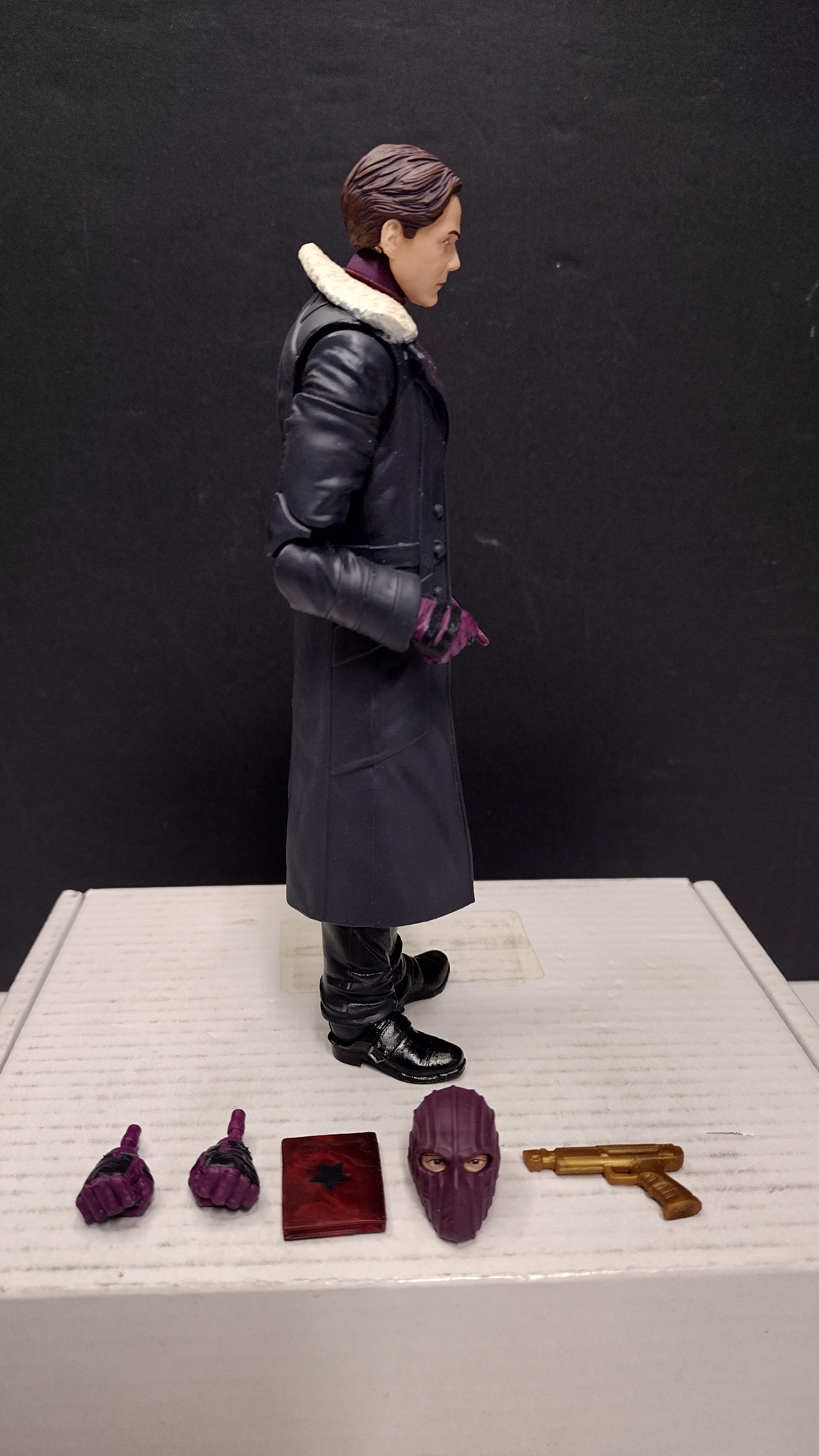 Marvel Legends Series MCU Baron Zemo 6-Inch Action Figure (Hasbro - Loose w/ Alternate Head, Hands, Tablet & Gold Gun)