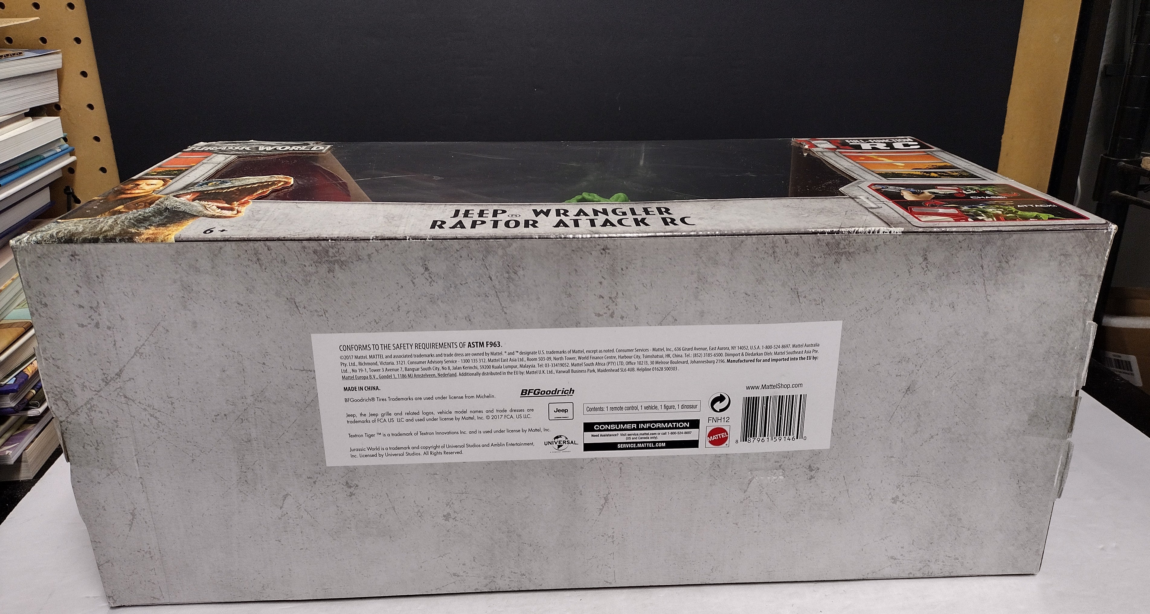 Mattel Jurassic World Jeep Wrangler Raptor Attack RC Vehicle Set FNH12 (Brand New & Factory Sealed - Minor Box Wear)