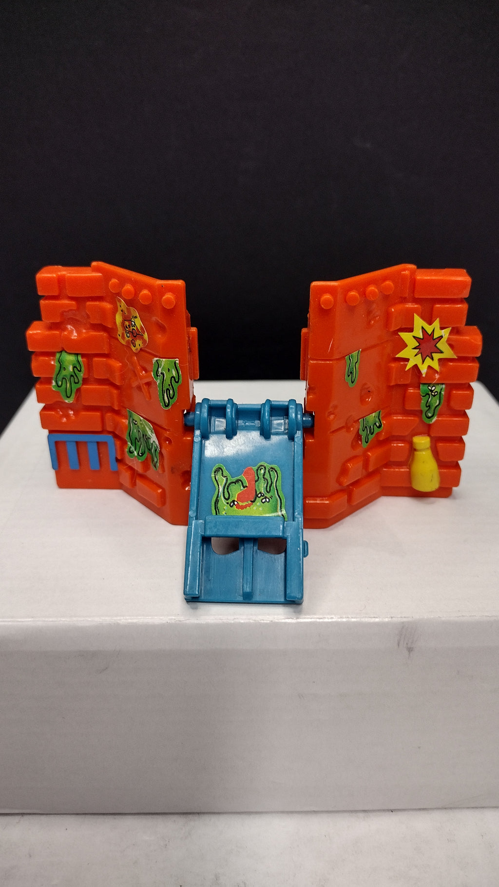 Vintage TMNT 1990 Oozey Cannon Brick Wall and Trap Door Accessory Part OEM