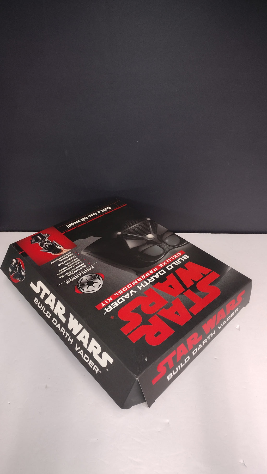 Star Wars: Build Darth Vader – Deluxe Paper Model Kit