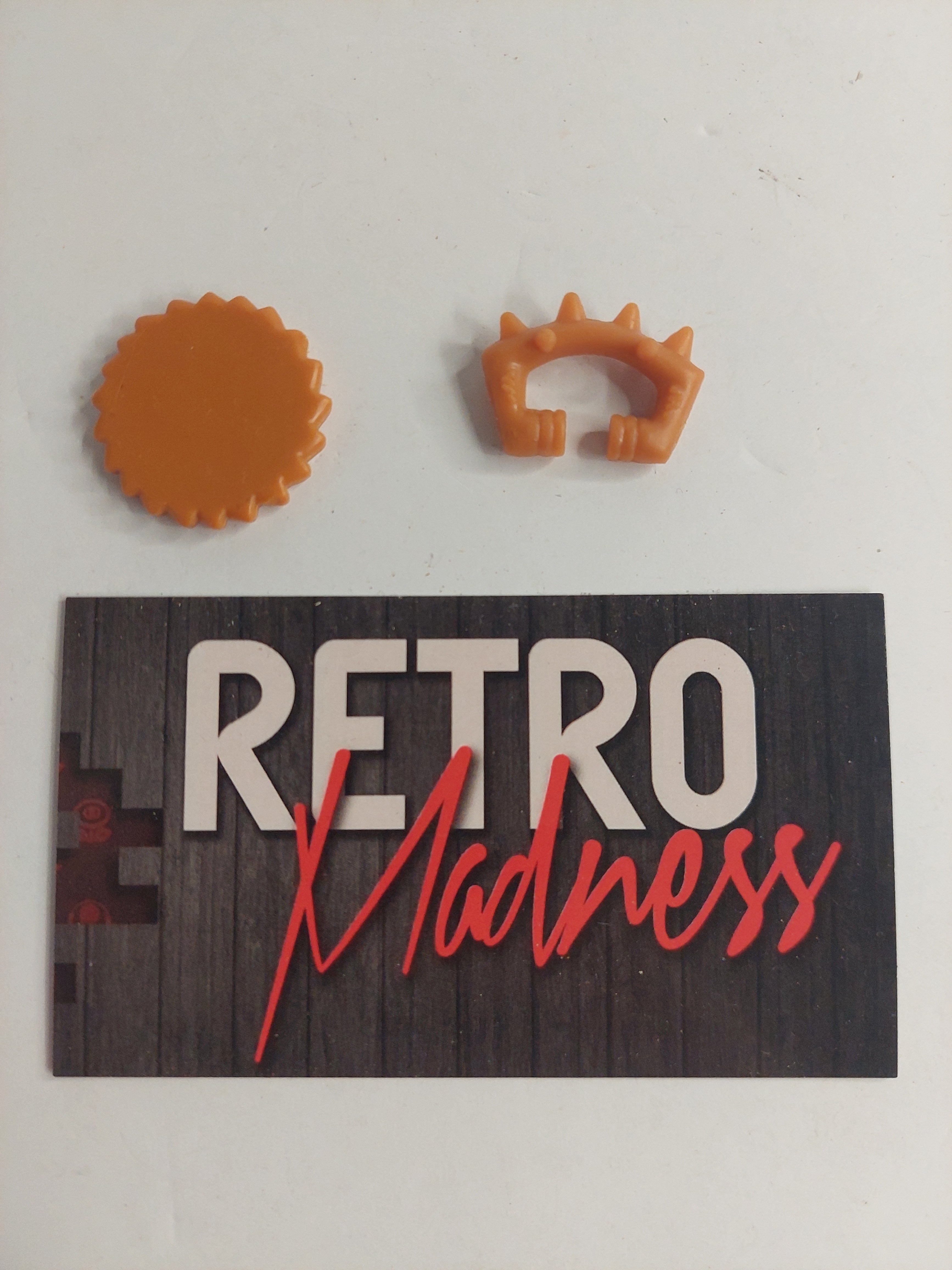 Vintage 1990 TMNT Storage Shell Leonardo Pizza & Spiked Knuckles Accessories