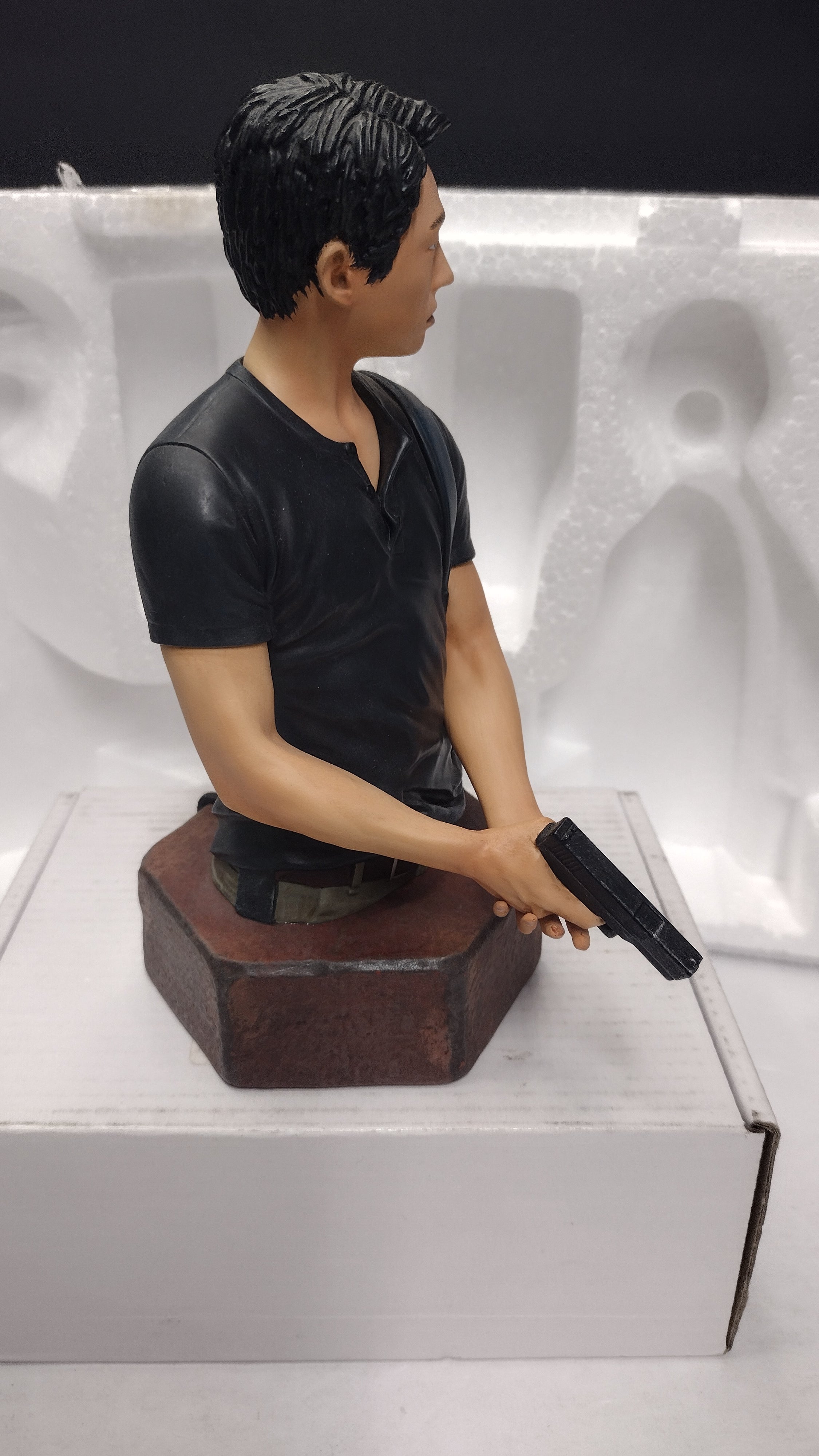 2015 Gentle Giant The Walking Dead Glenn Rhee Limited Edition Mini Bust Statue #106 (Open Box / Great Condition)