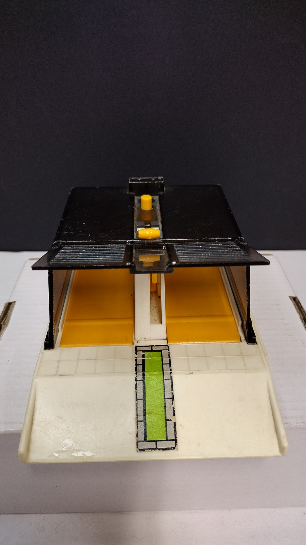 Vintage Tomy Pocket Car Garage Playset with Ramp – Incomplete/Parts