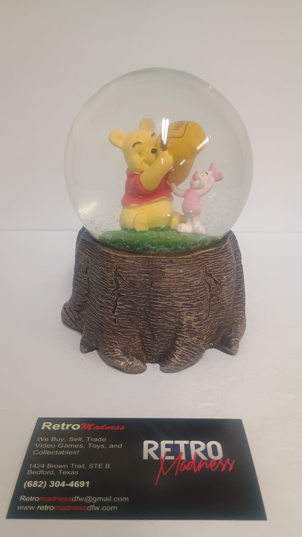 Disney Winnie the Pooh and Piglet Snow Globe