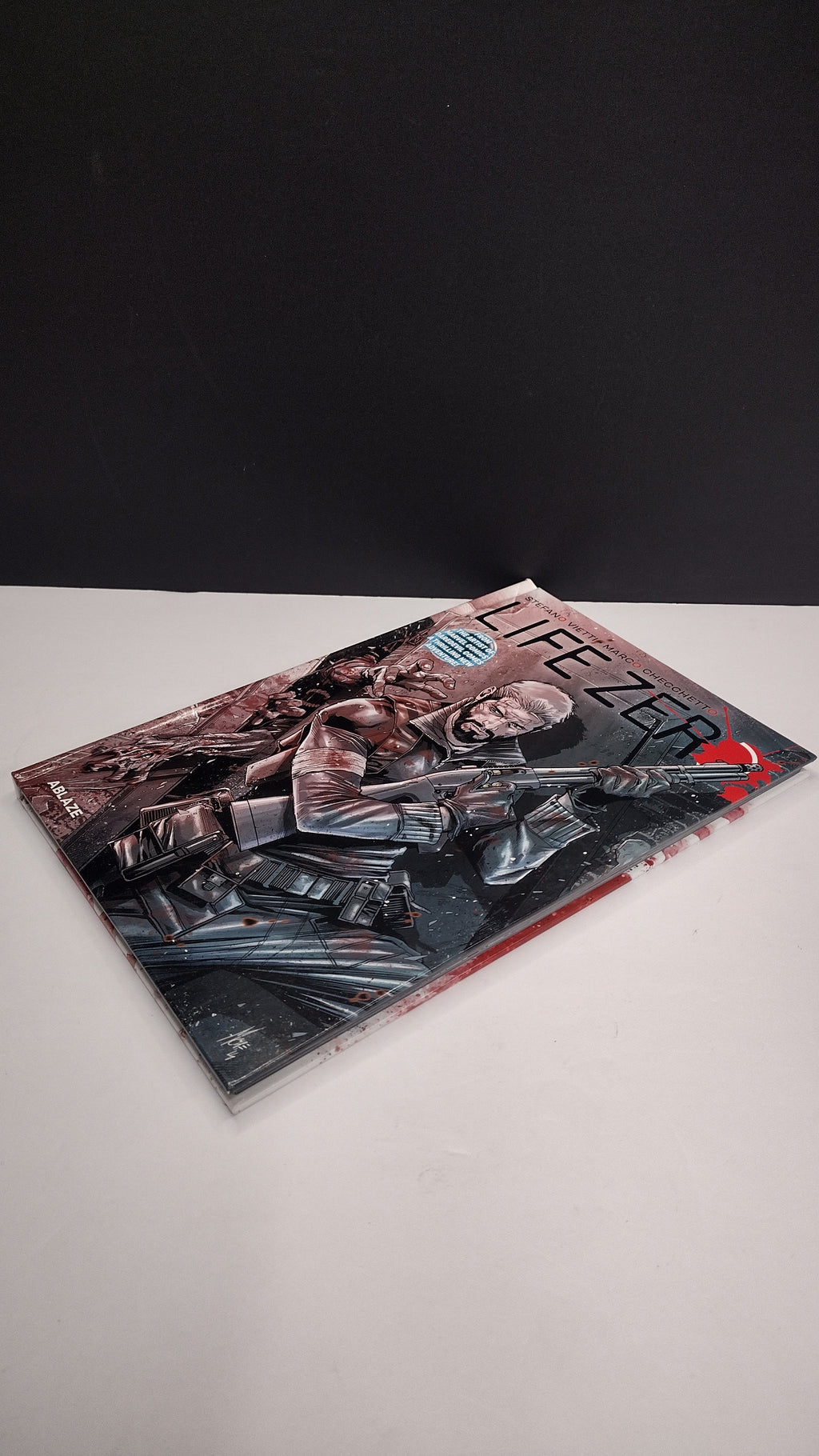 (MATURE) Life Zero – Deluxe Hardcover Graphic Novel (English Edition)