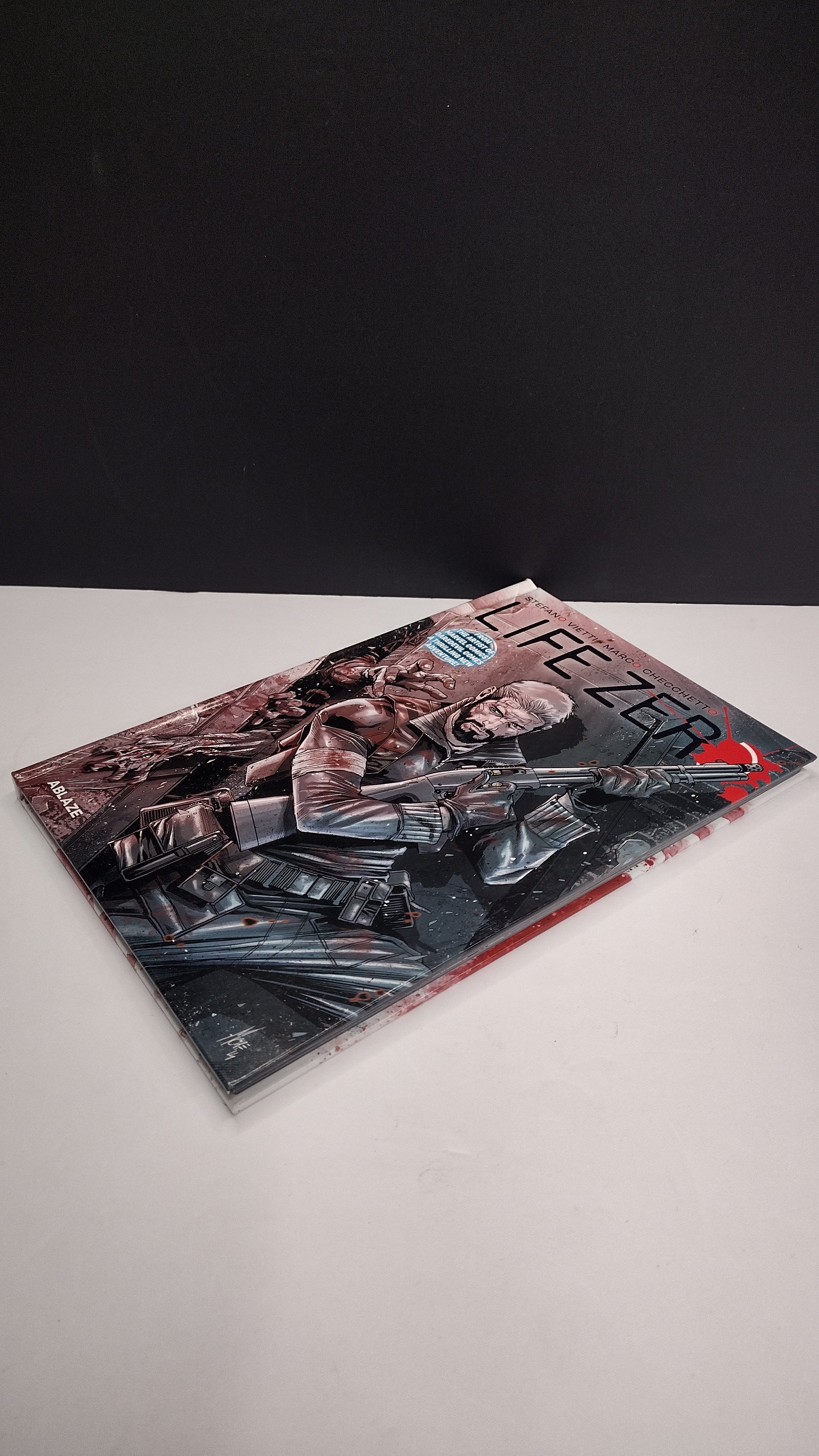 (MATURE) Life Zero – Deluxe Hardcover Graphic Novel (English Edition)