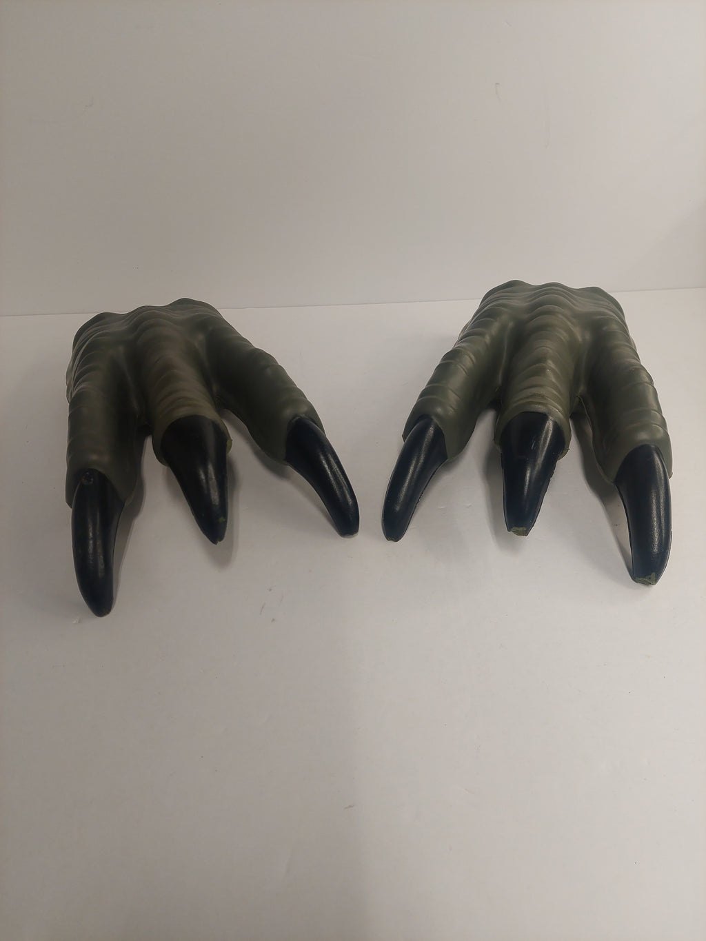 Jurassic World JW Velociraptor Raptor Green Claws