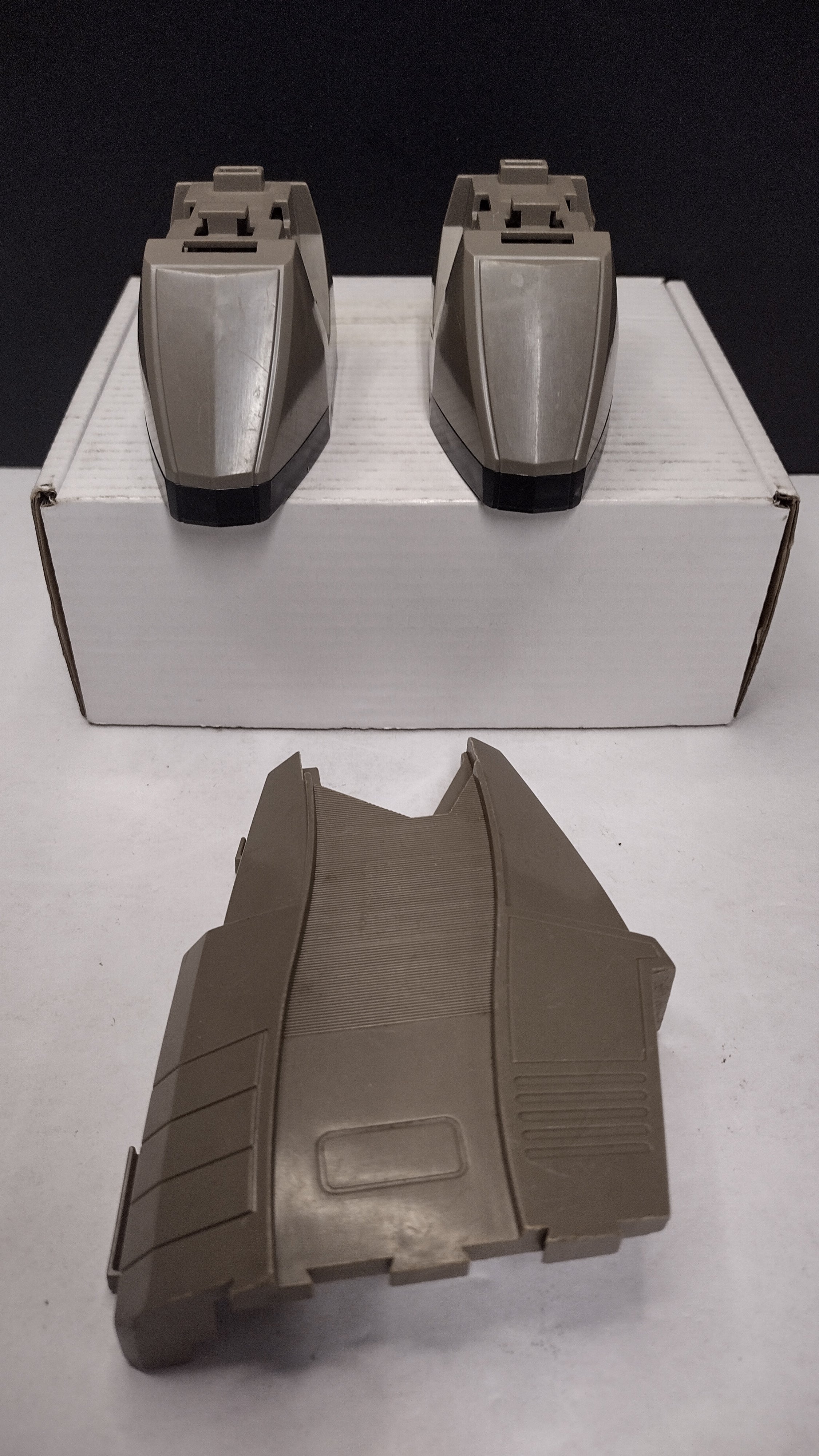 Vintage 1985 Hasbro Transformers G1 Omega Supreme Parts Lot (2 Feet & Lower Leg Section)