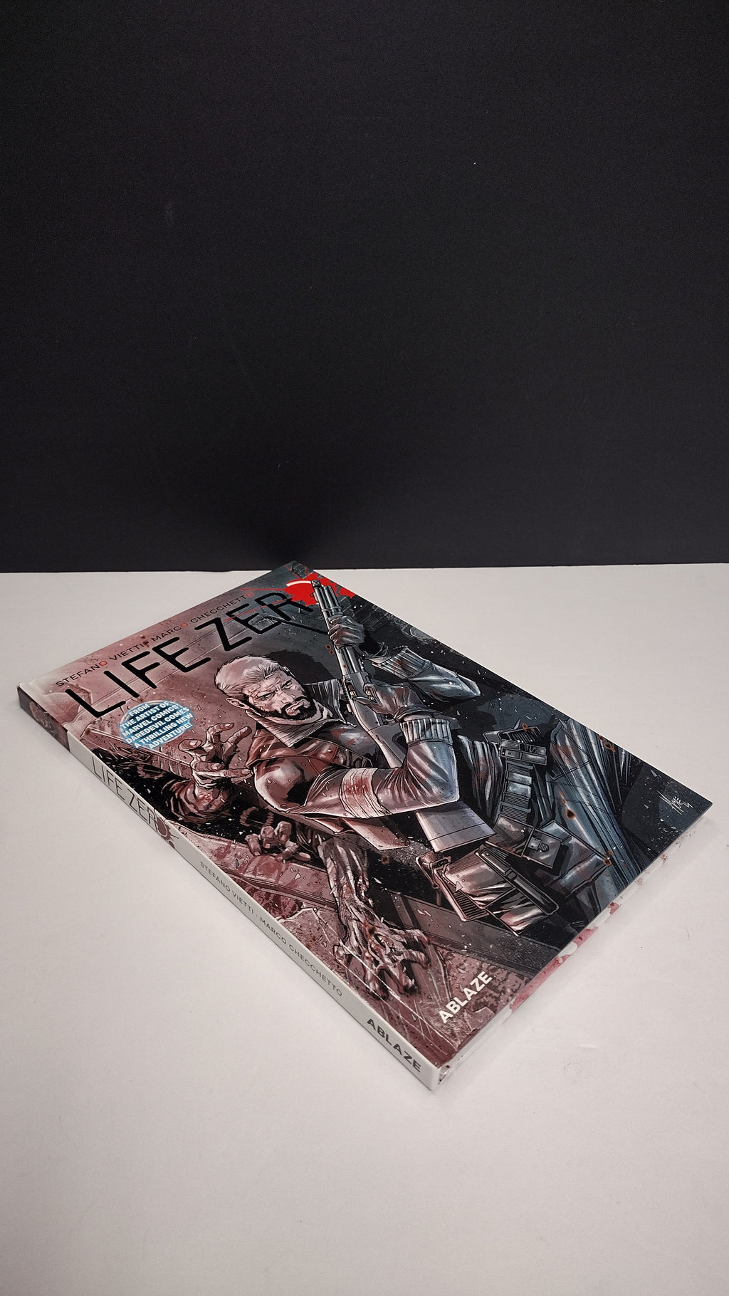 (MATURE) Life Zero – Deluxe Hardcover Graphic Novel (English Edition)