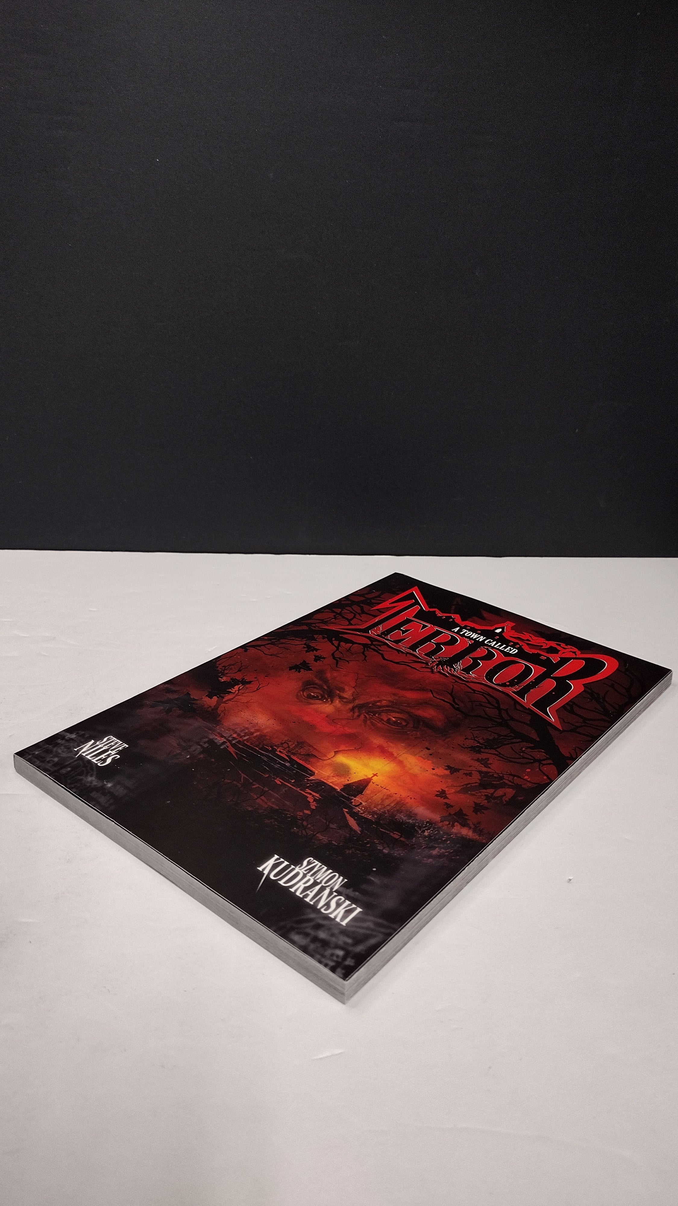 (MATURE) A Town Called Terror by Steve Niles – New Paperback