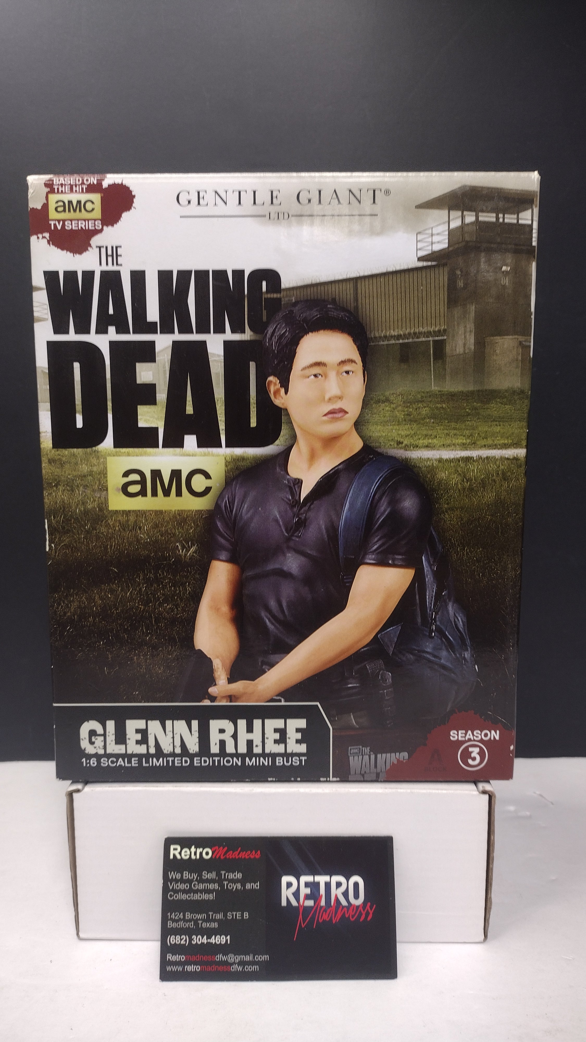 2015 Gentle Giant The Walking Dead Glenn Rhee Limited Edition Mini Bust Statue #106 (Open Box / Great Condition)