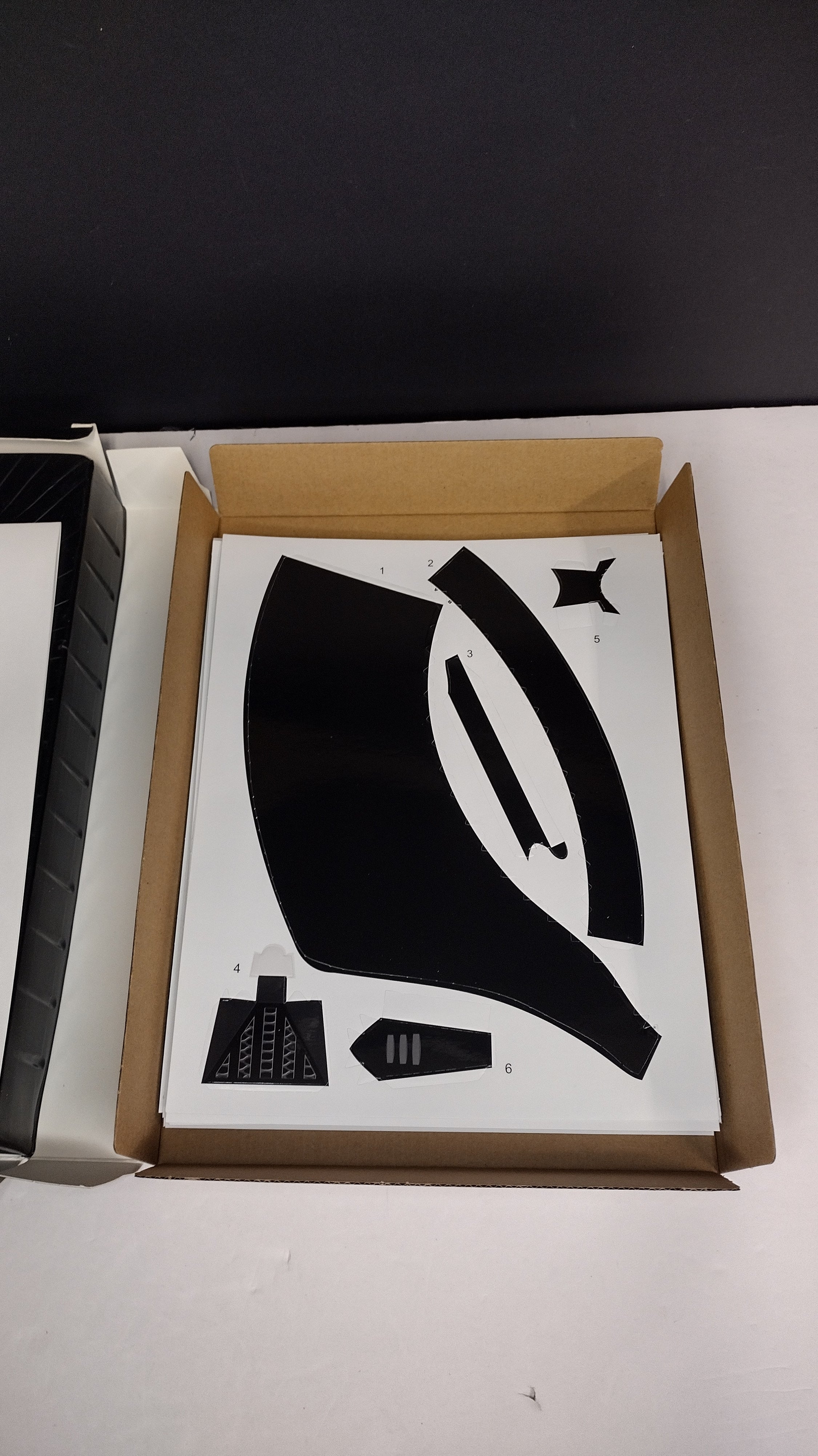 Star Wars: Build Darth Vader – Deluxe Paper Model Kit