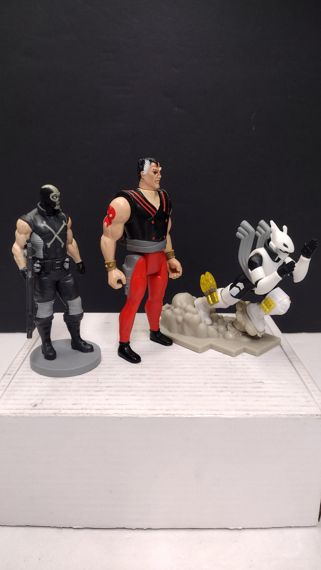 Lot of 3 Vintage Figures Marvel Crossbones- Robocop Headhunter- Tenya Iida