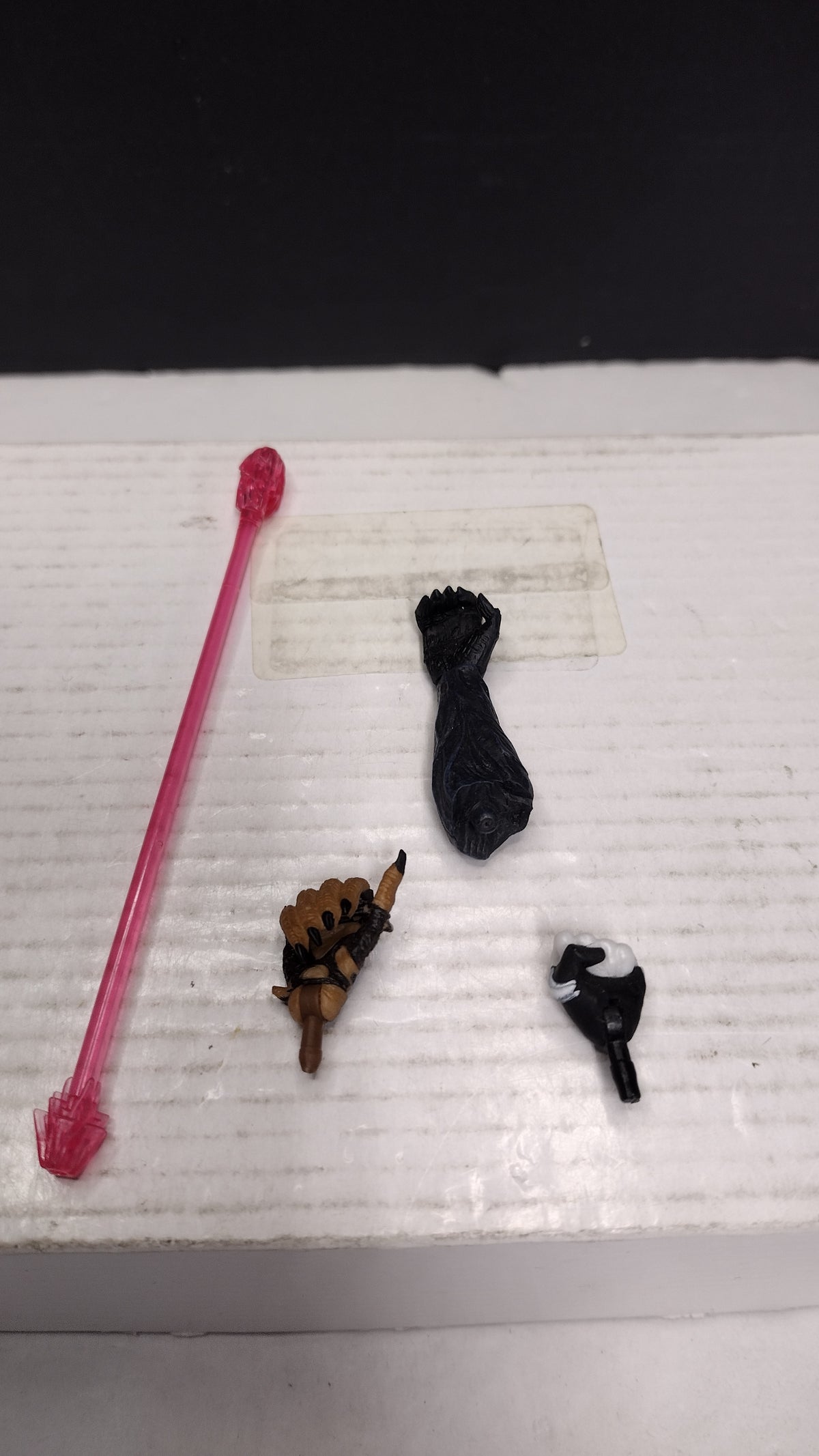 Various Action Figure Accessory 4 Pc Lot Pink Staff and 3 Figure Hands