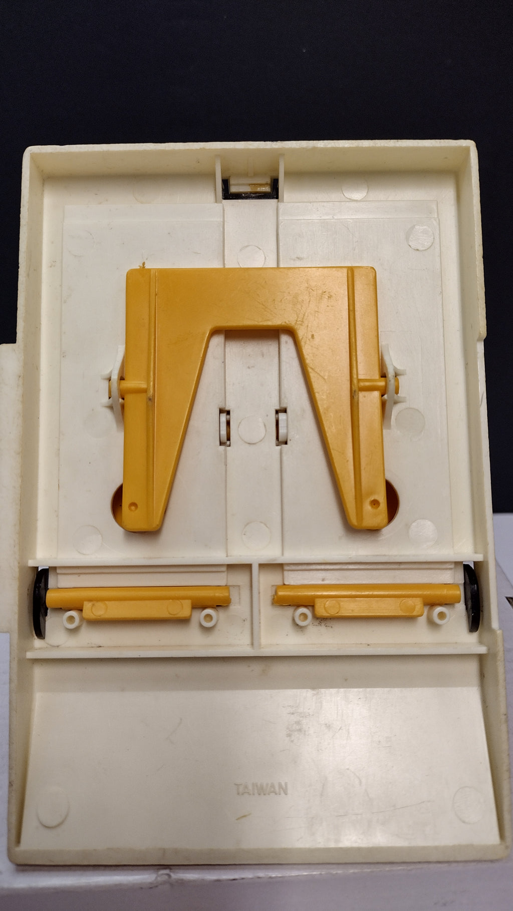 Vintage Tomy Pocket Car Garage Playset with Ramp – Incomplete/Parts